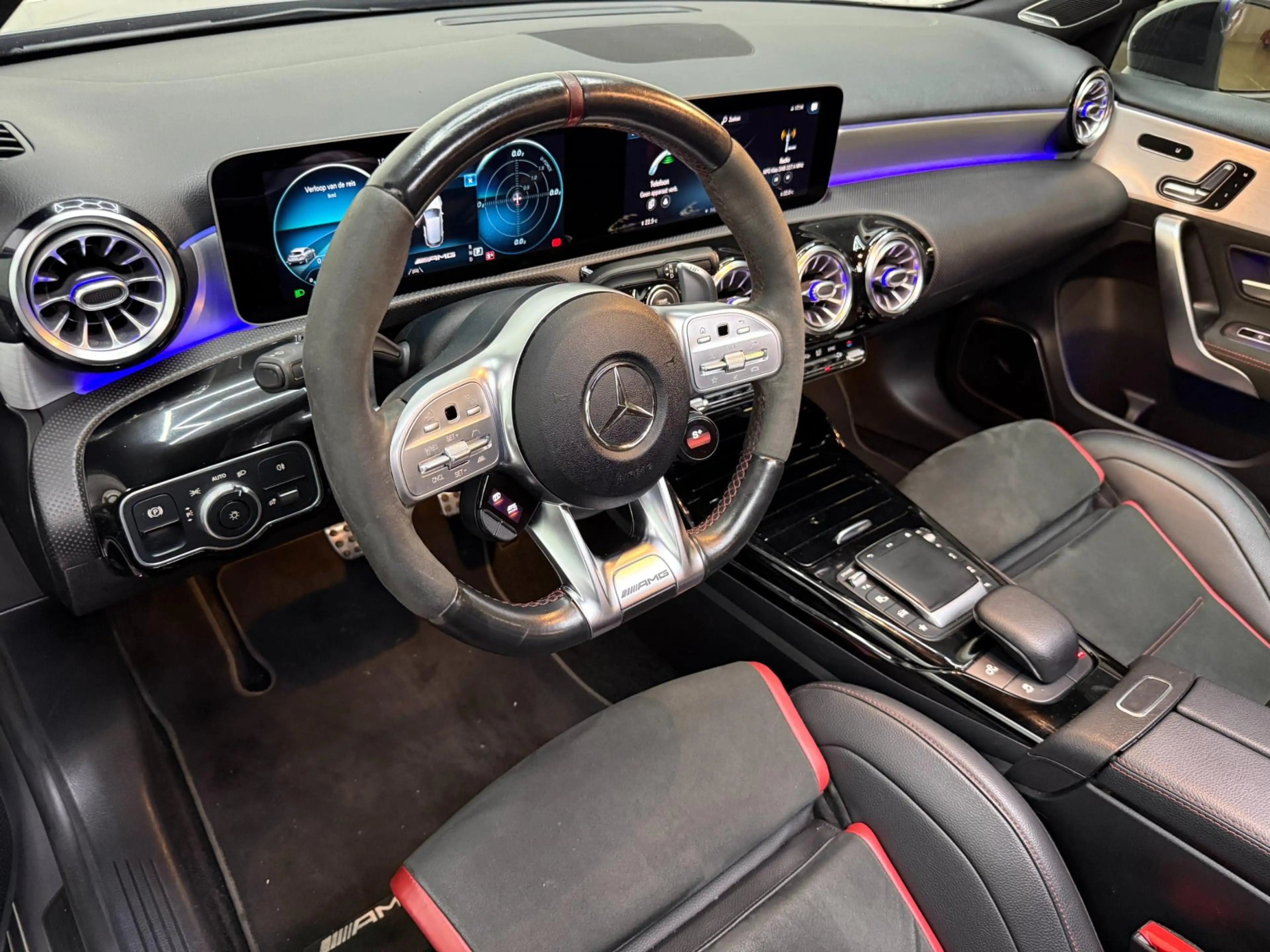 Mercedes-Benz A 45 AMG S 4MATIC+ Edition 1 PANO — photo 34