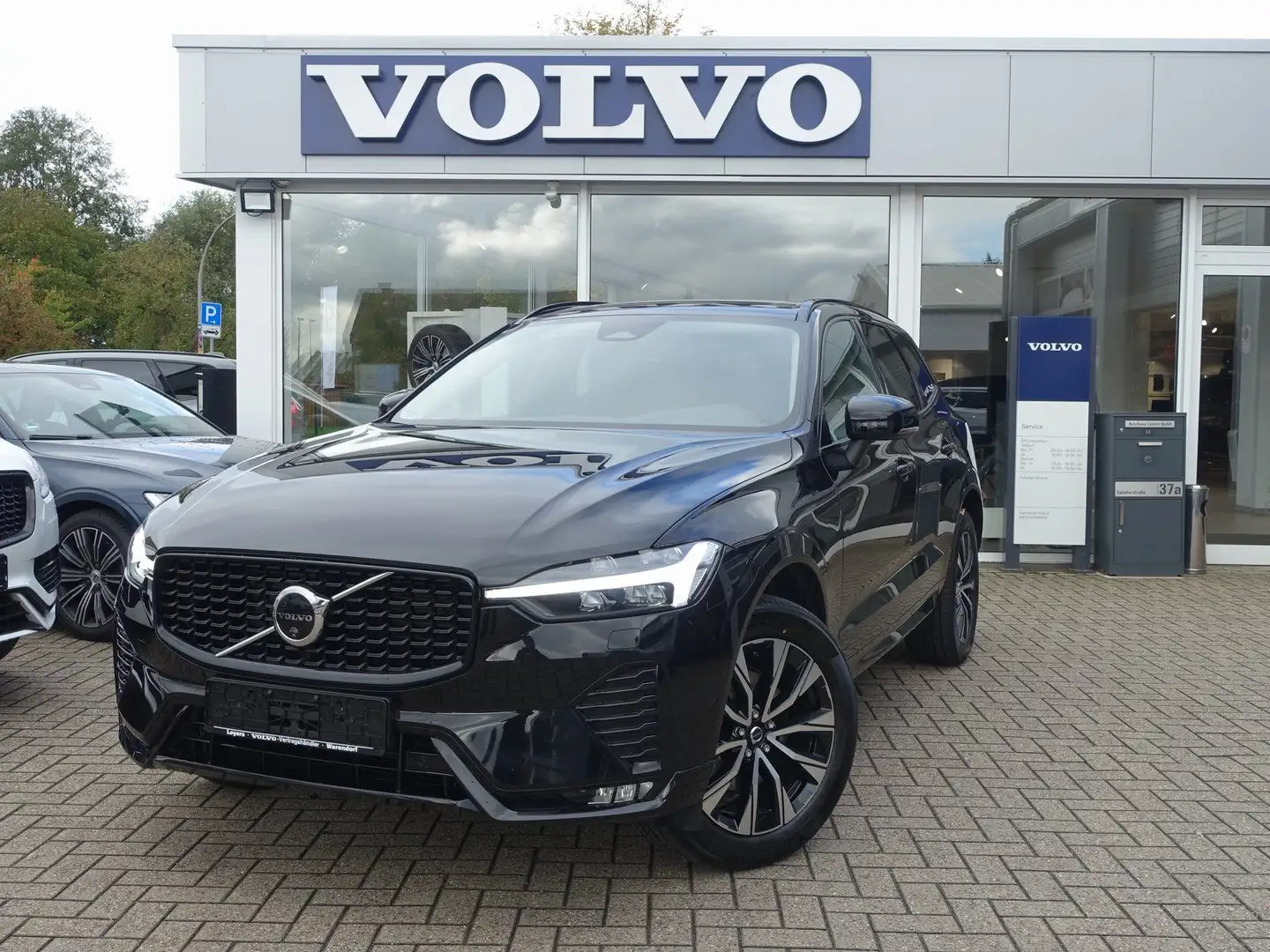 Volvo XC60 Plus Dark B5 AWD Mild-Hybrid PANO/360°KAMER Schwarz - 1