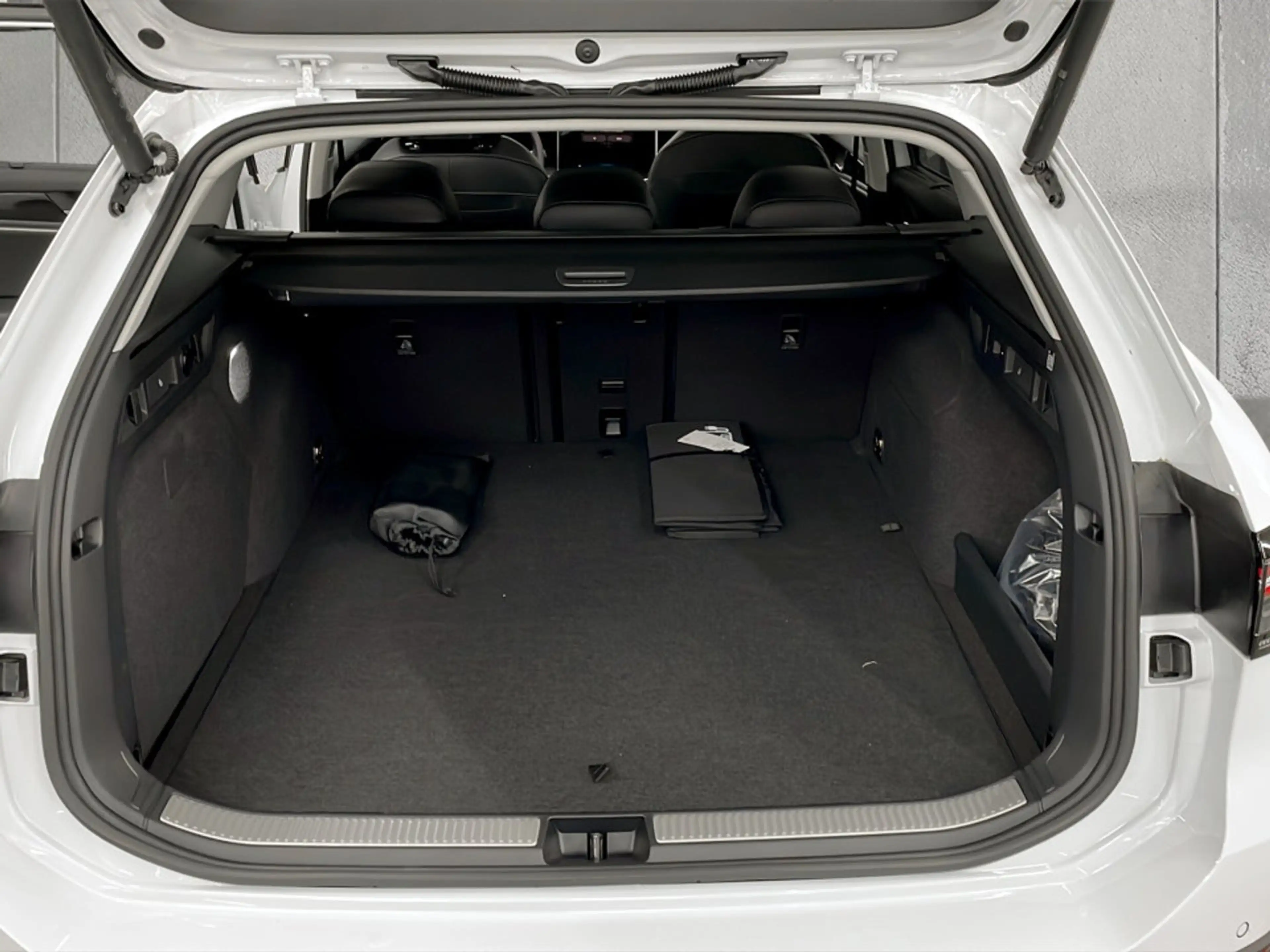 Volkswagen Passat Variant Business eHybrid 150kW — photo 7
