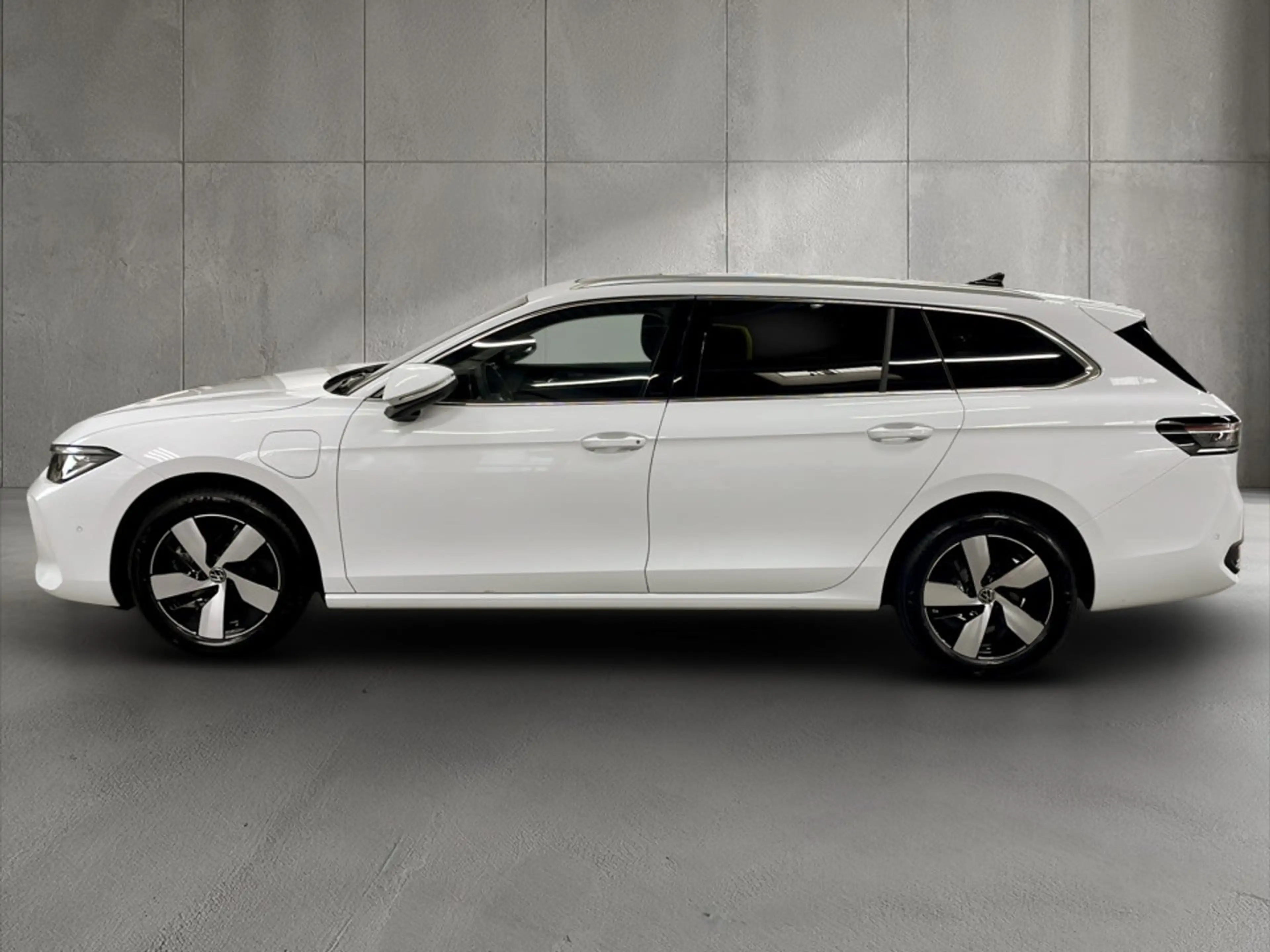 Volkswagen Passat Variant Business eHybrid 150kW — photo 5