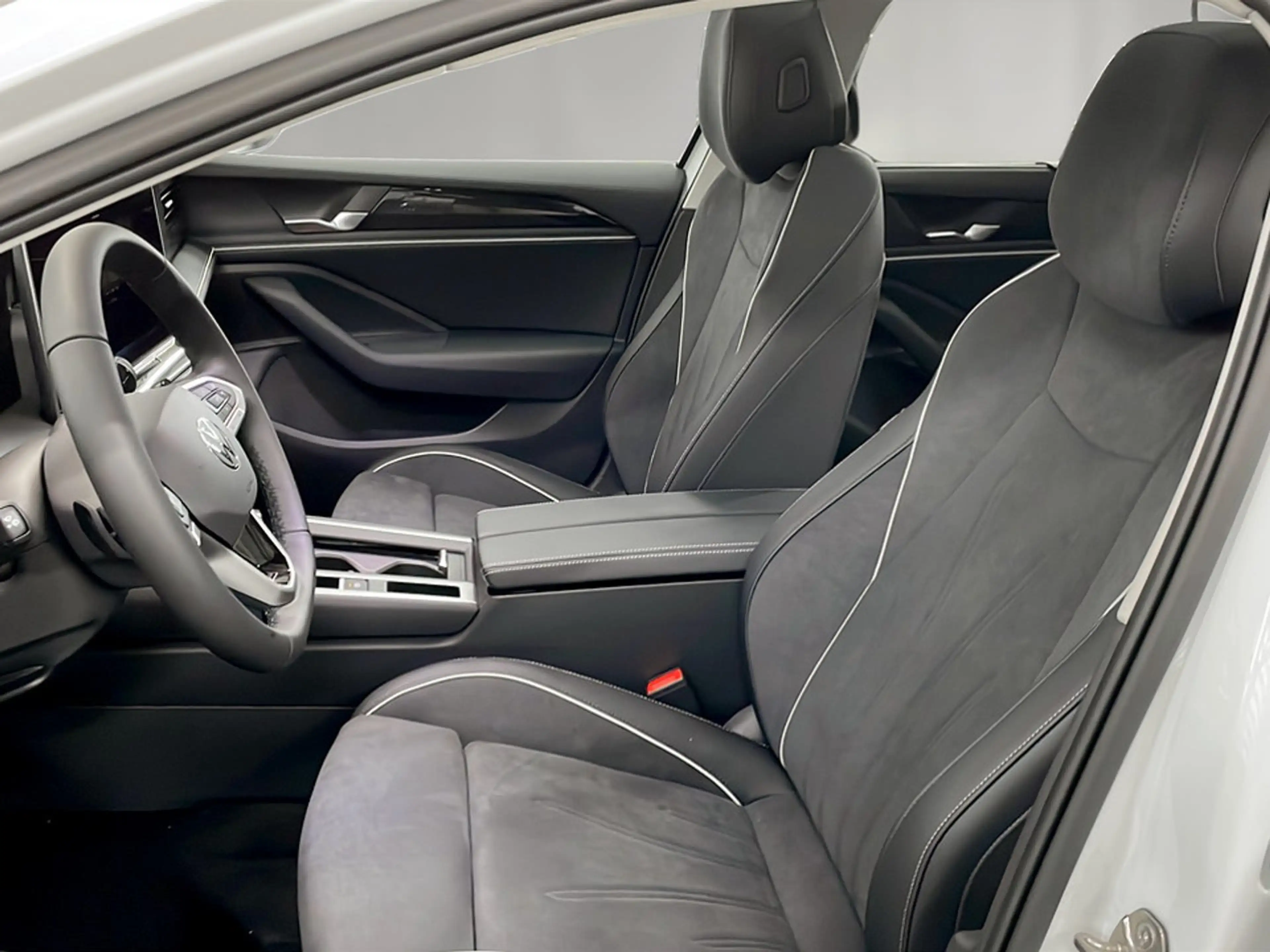 Volkswagen Passat Variant Business eHybrid 150kW — photo 8