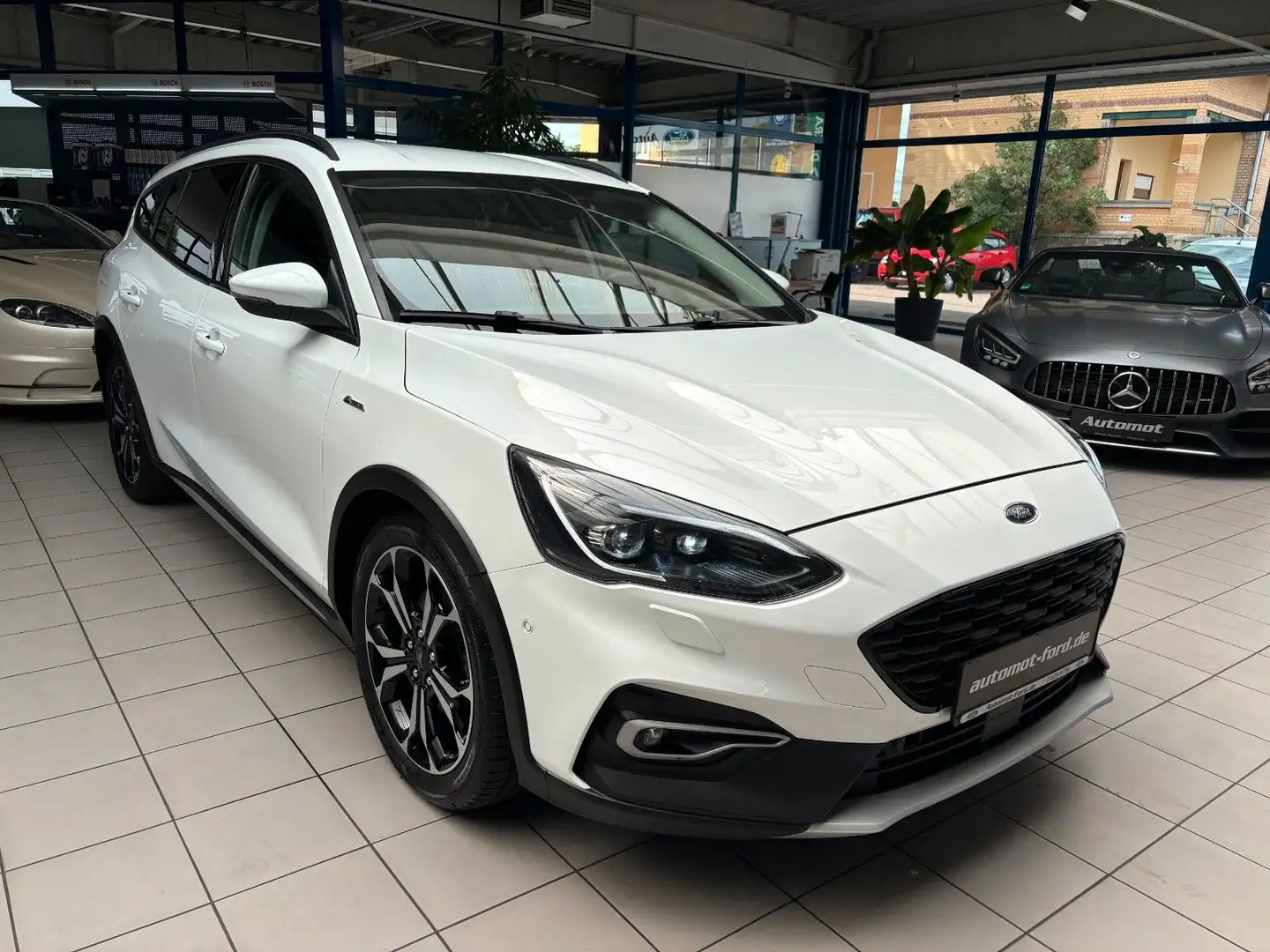 Ford Focus Turnier Active*Klima*Temp*AHK*LED* Weiß - 1