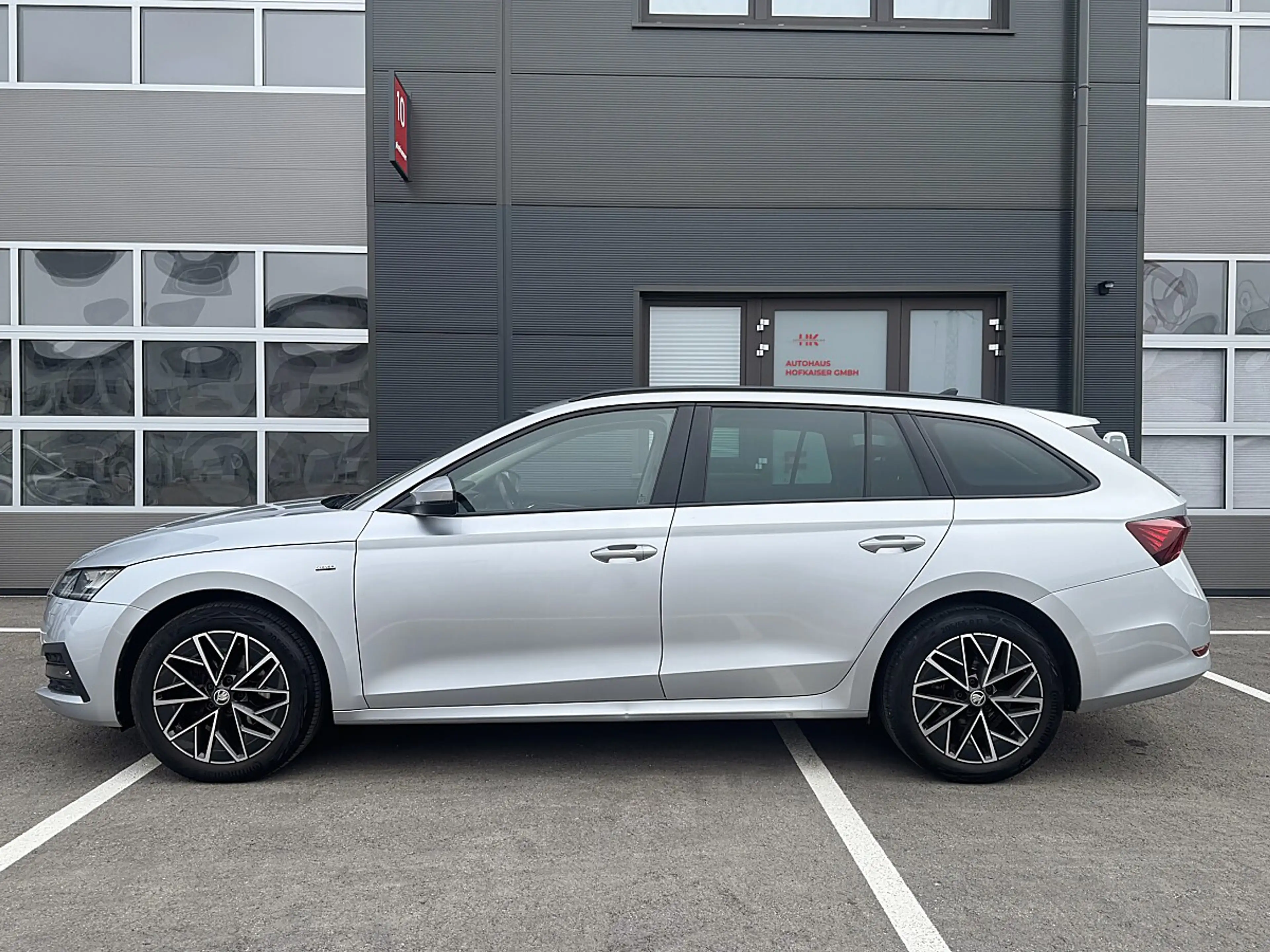 Skoda Octavia Combi 2,0 TDI Ambition *AHK *SPORTSITZE *LED — photo 6