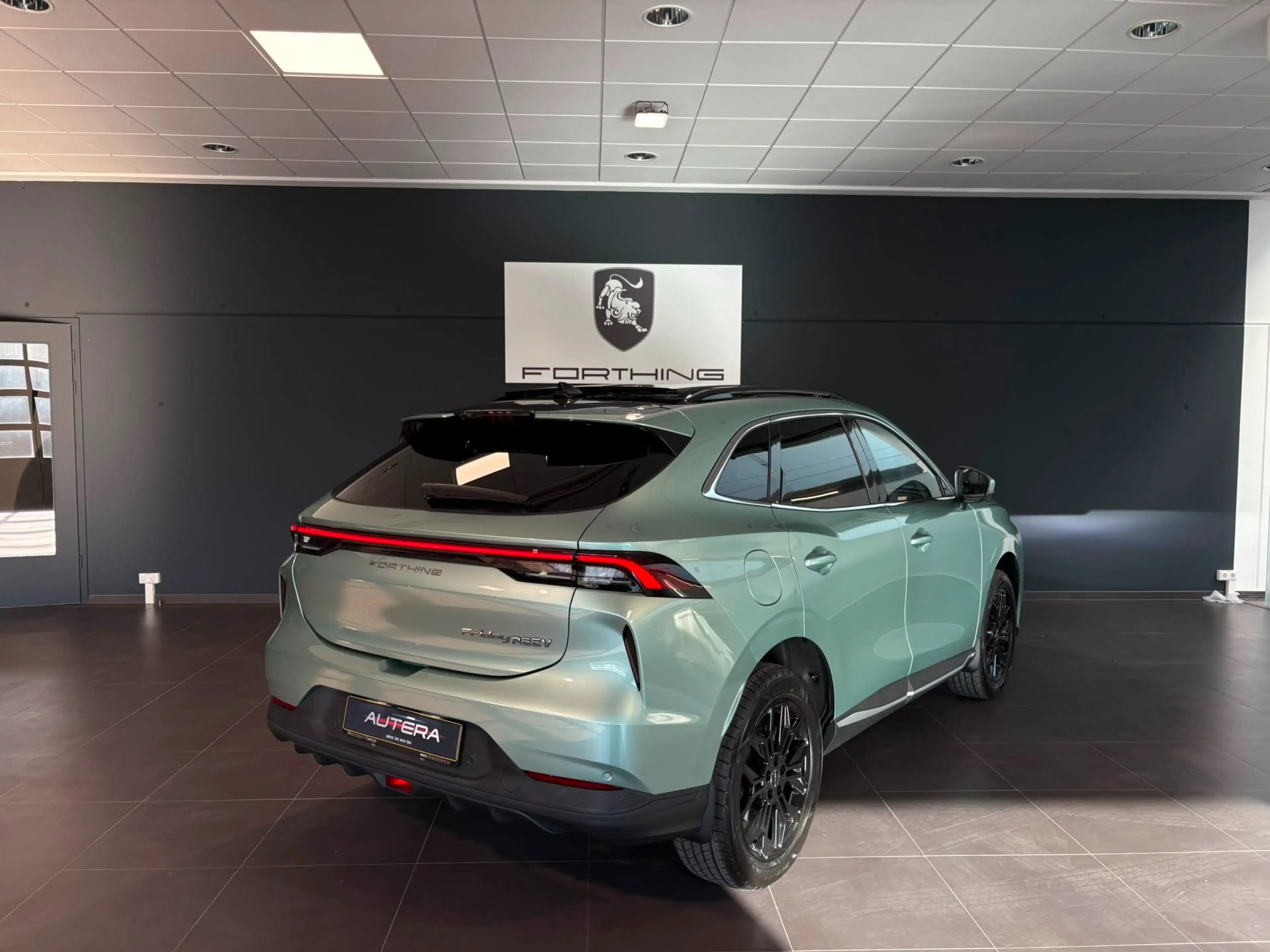 Forthing T5 Evo Friday REEV — photo 4