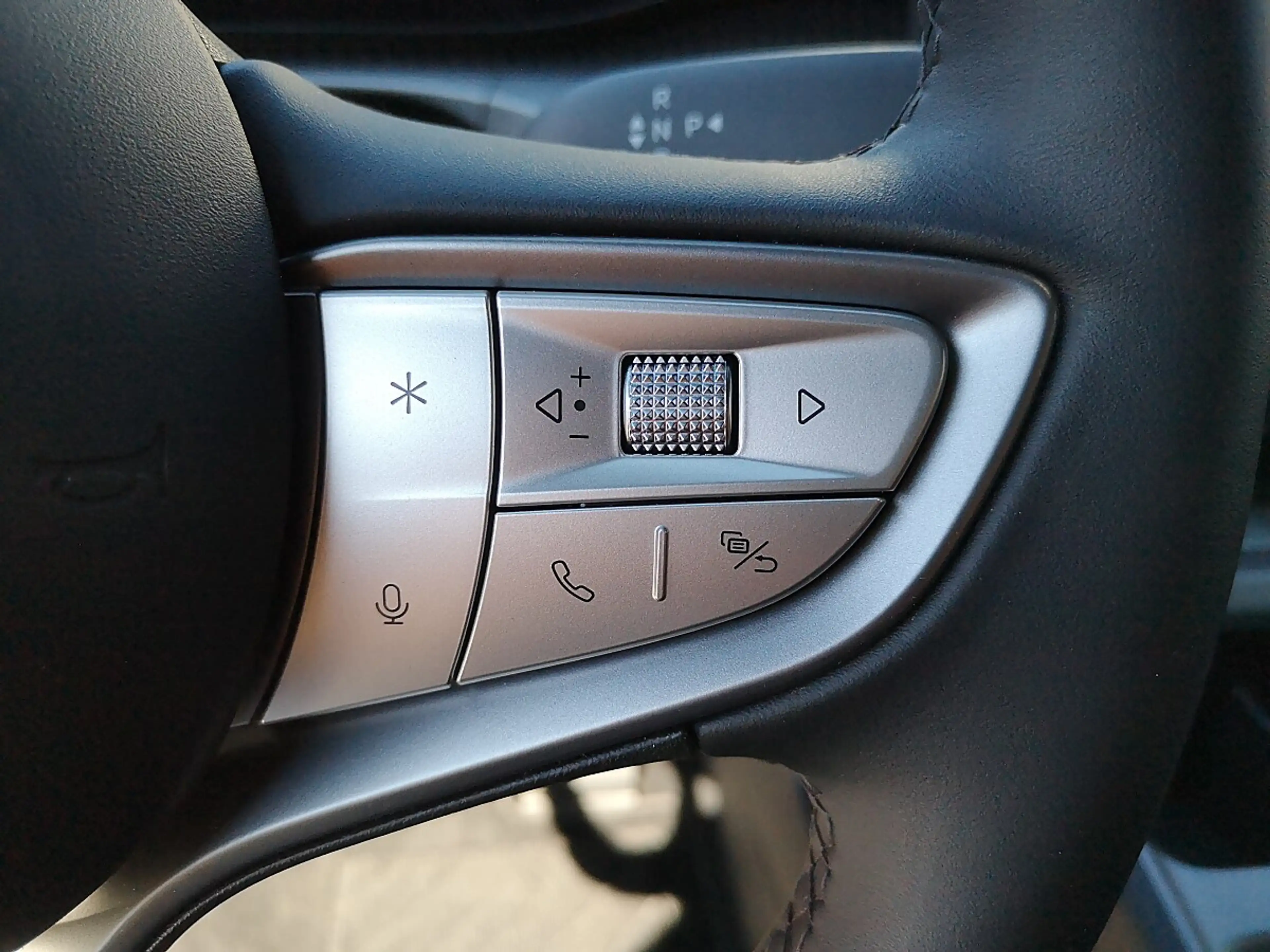BYD Dolphin G DM-i PHEV 18,3kWh Comfort — photo 13