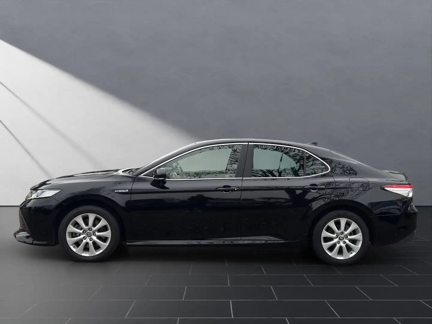 Toyota Camry Schwarz - 2