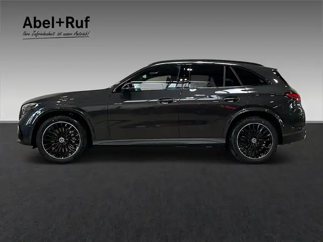 Mercedes-Benz GLC view 4
