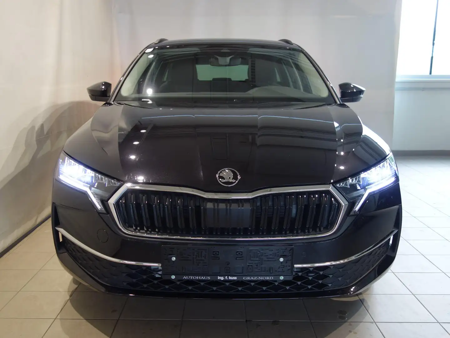 Skoda Octavia Combi 2.0 TDI 110 kW Selection TDI Schwarz - 2