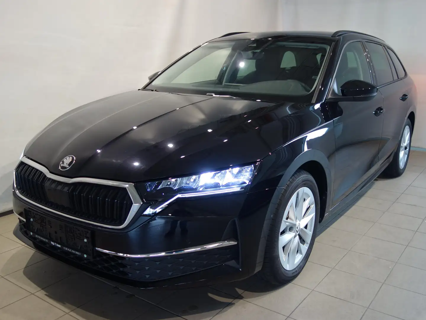 Skoda Octavia Combi 2.0 TDI 110 kW Selection TDI Schwarz - 1