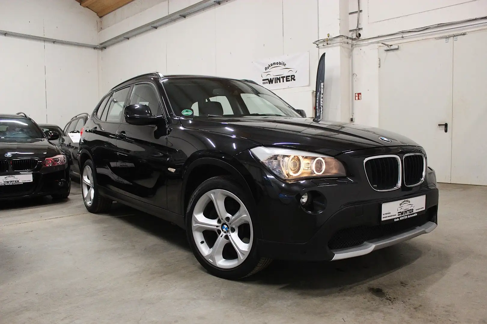 BMW X1 25i xDrive vollst. Scheckheft*2.Hand*Autom. Noir - 1