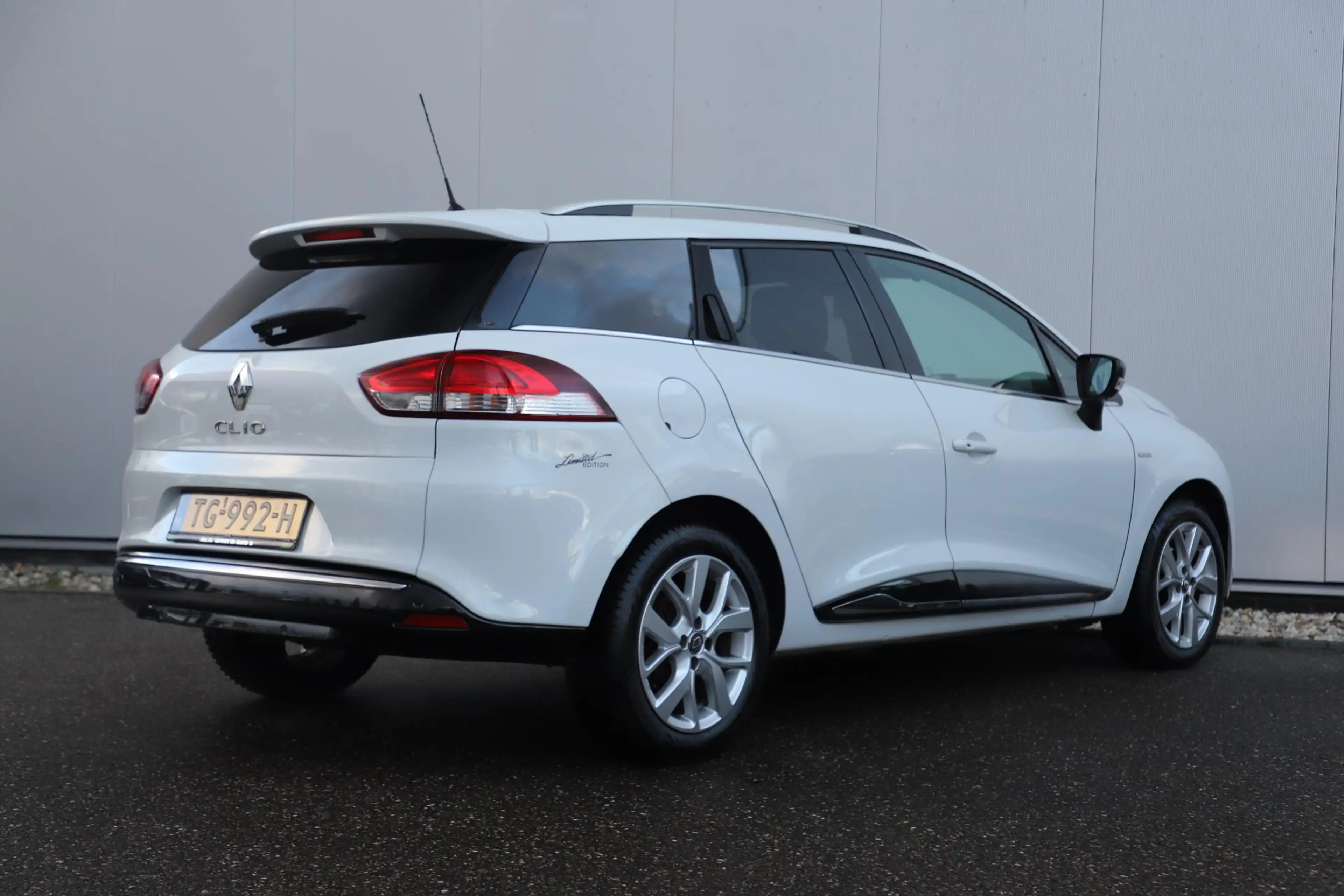 Renault Clio Estate 0.9 TCe Limited Navigatie Bluetooth Airco L — photo 4