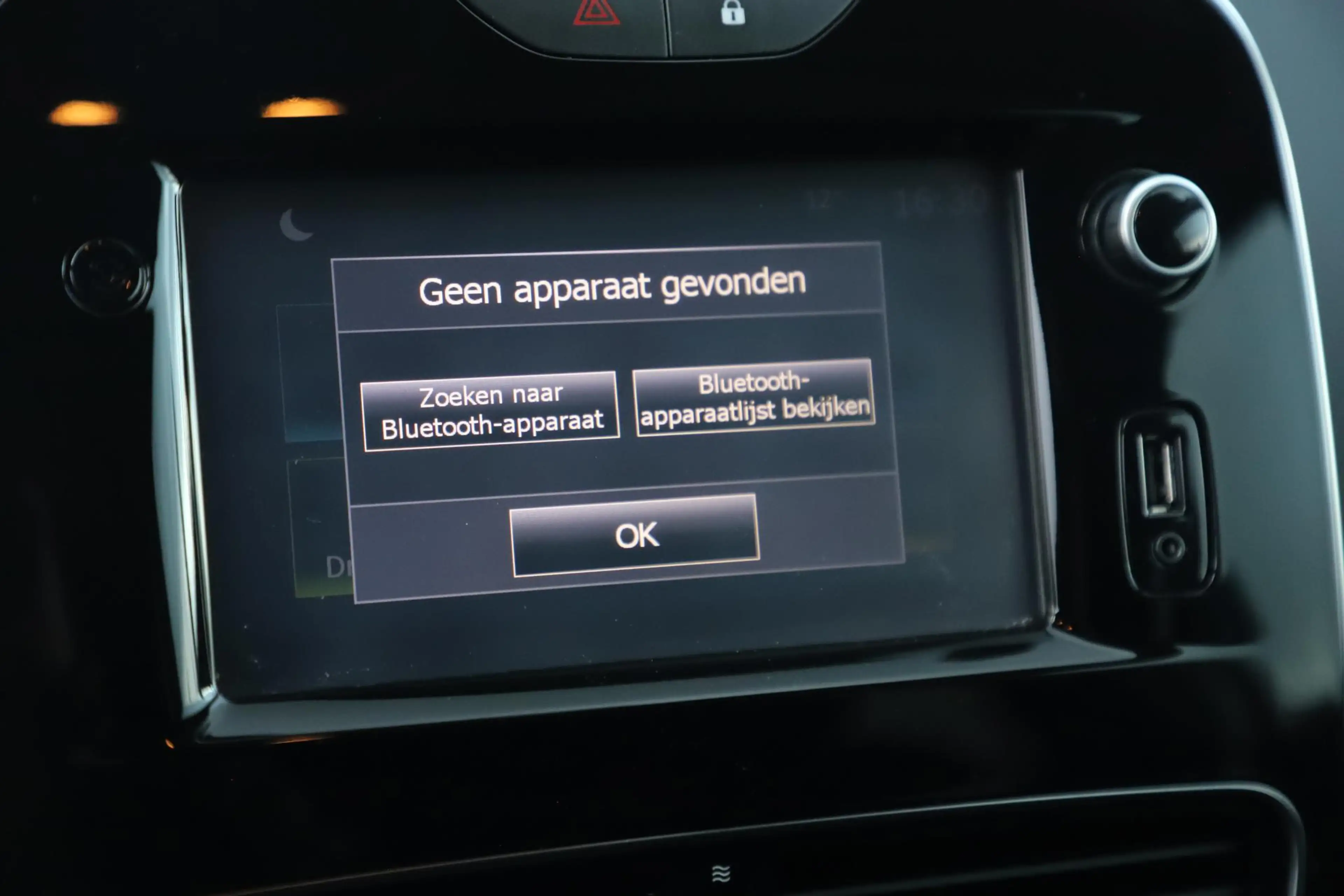 Renault Clio Estate 0.9 TCe Limited Navigatie Bluetooth Airco L — photo 17