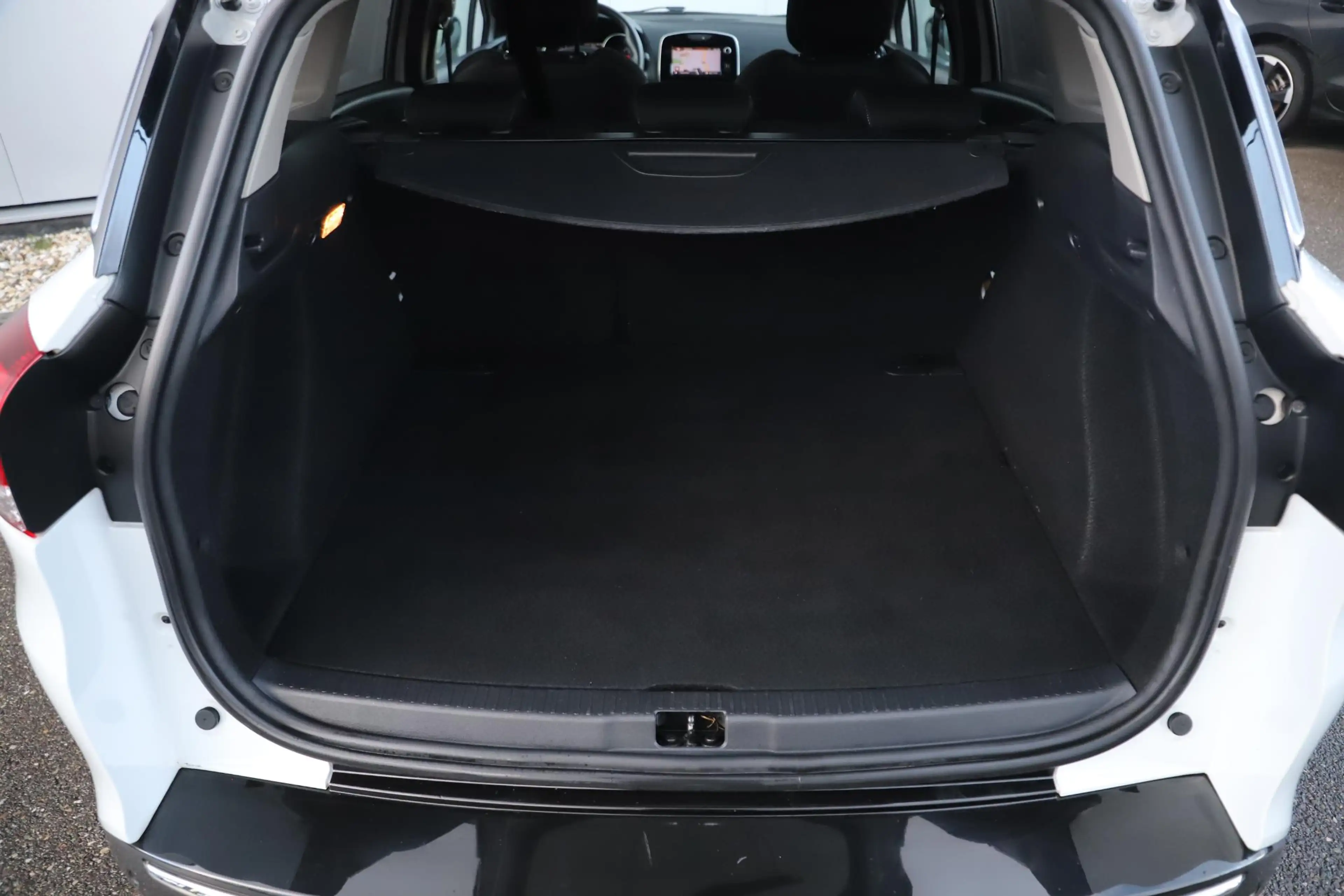 Renault Clio Estate 0.9 TCe Limited Navigatie Bluetooth Airco L — photo 9
