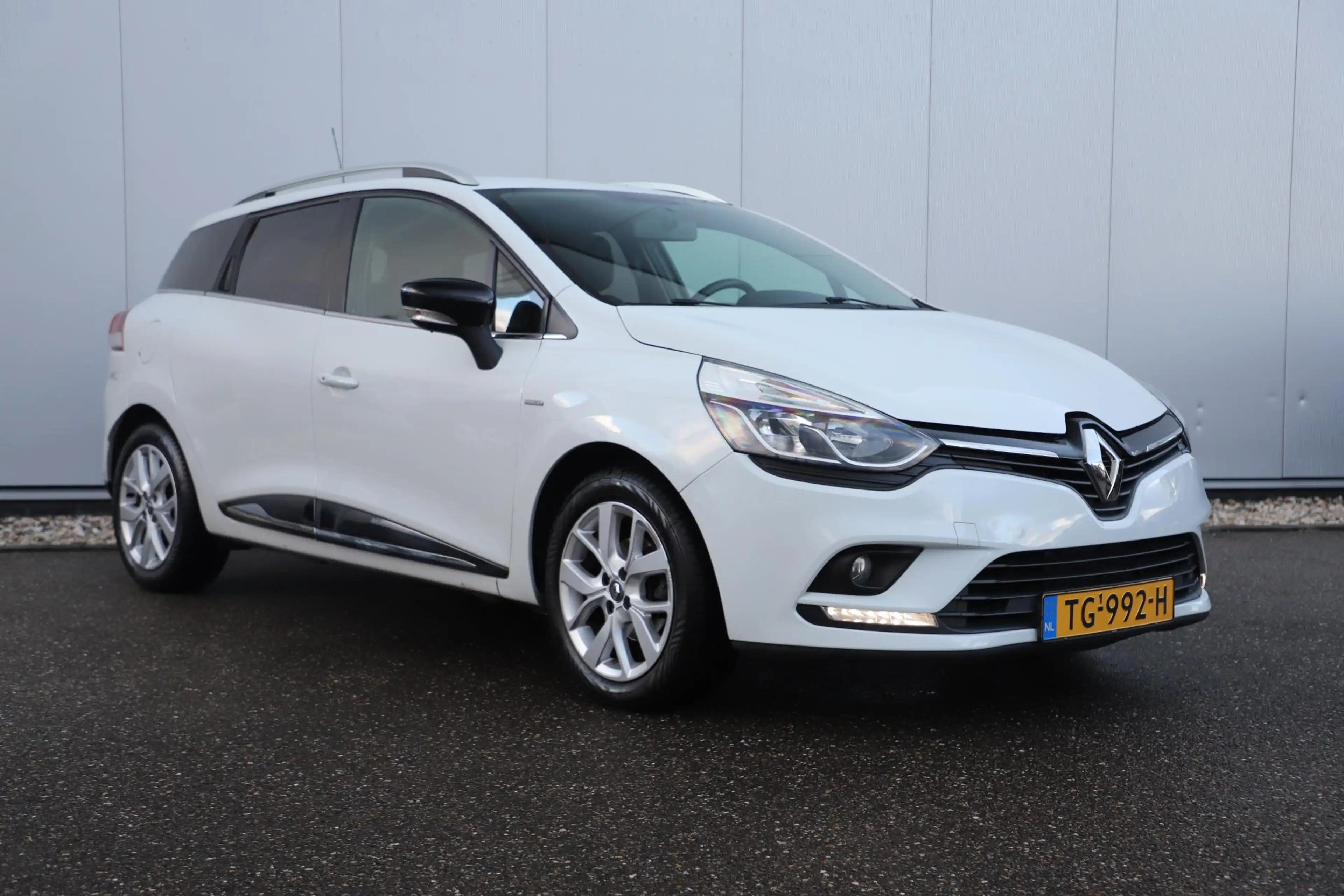 Renault Clio Estate 0.9 TCe Limited Navigatie Bluetooth Airco L — photo 3