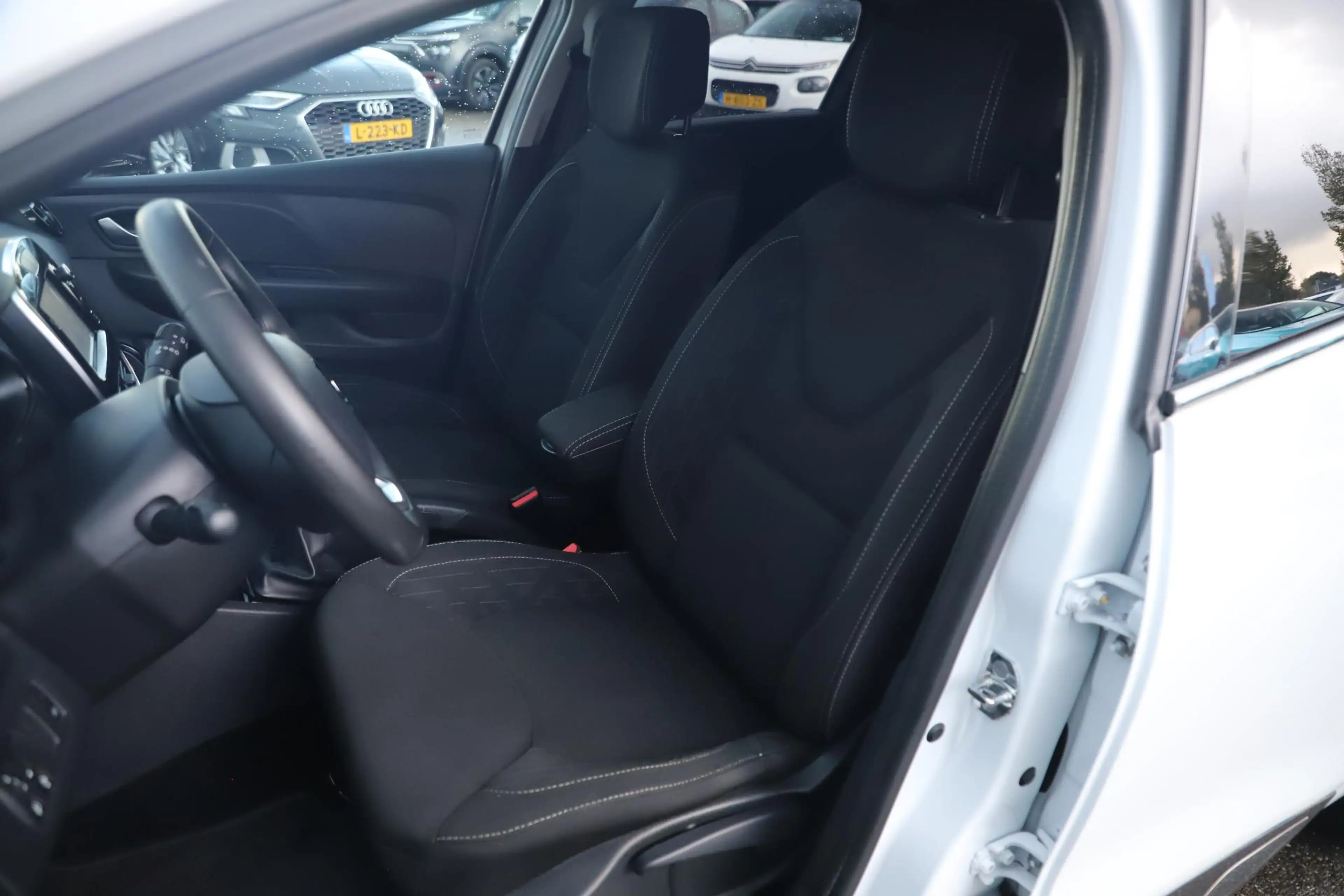 Renault Clio Estate 0.9 TCe Limited Navigatie Bluetooth Airco L — photo 7
