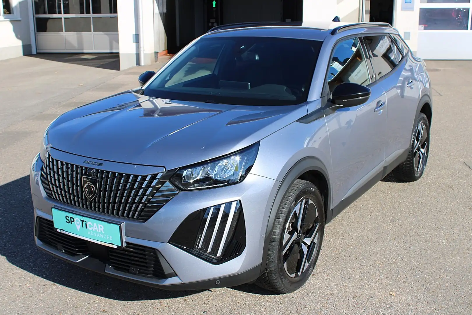 Peugeot 2008 PureTech 100 S&S Allure 6-Gang-Manuell Silber - 1