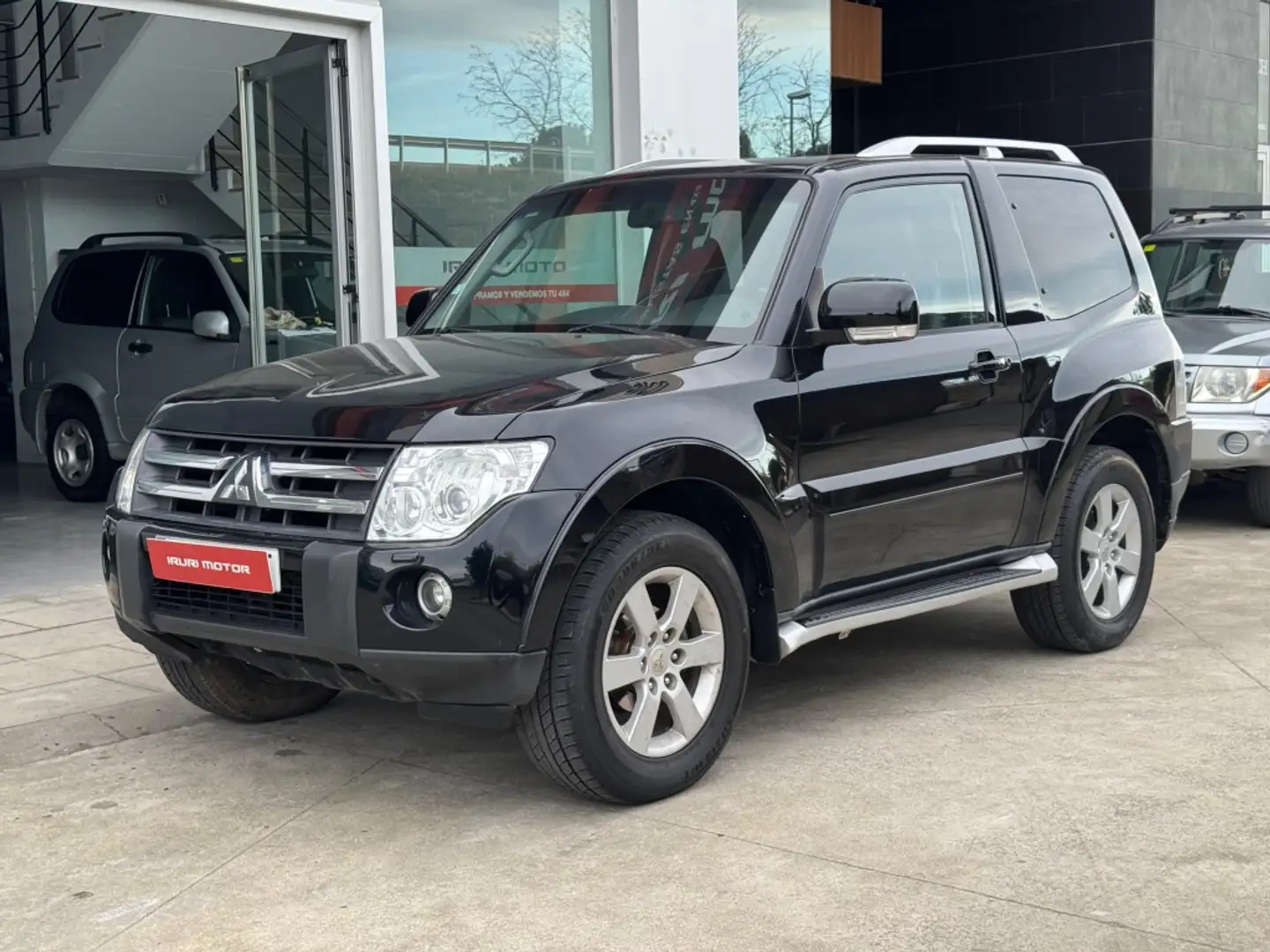 Mitsubishi Montero 3.2DI-D Kaiteki Aut. Schwarz - 2