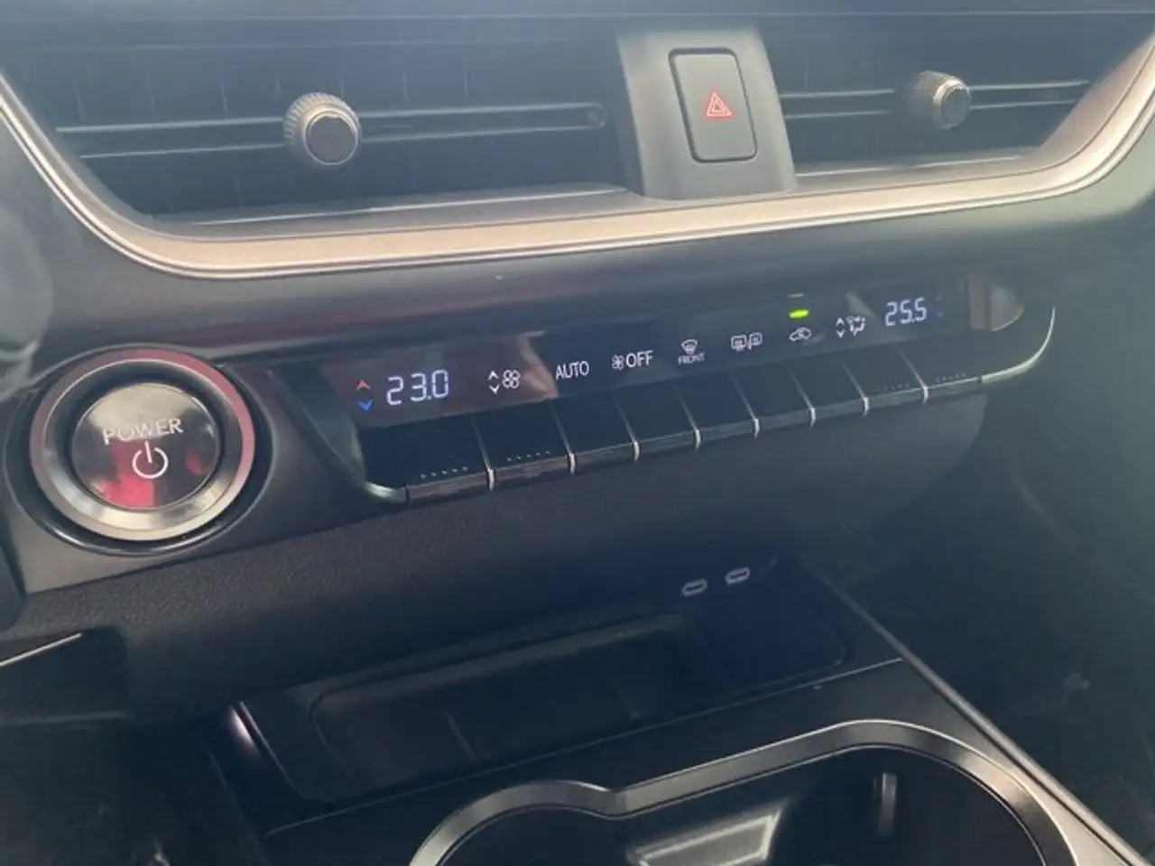 Lexus UX снимка Lexus UX