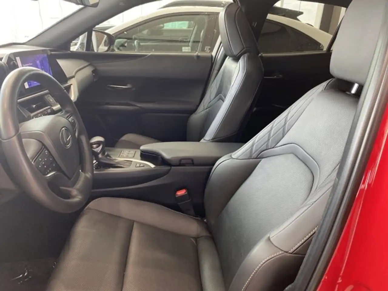 Lexus UX снимка Lexus UX