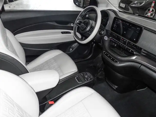 Fiat 500e view 3