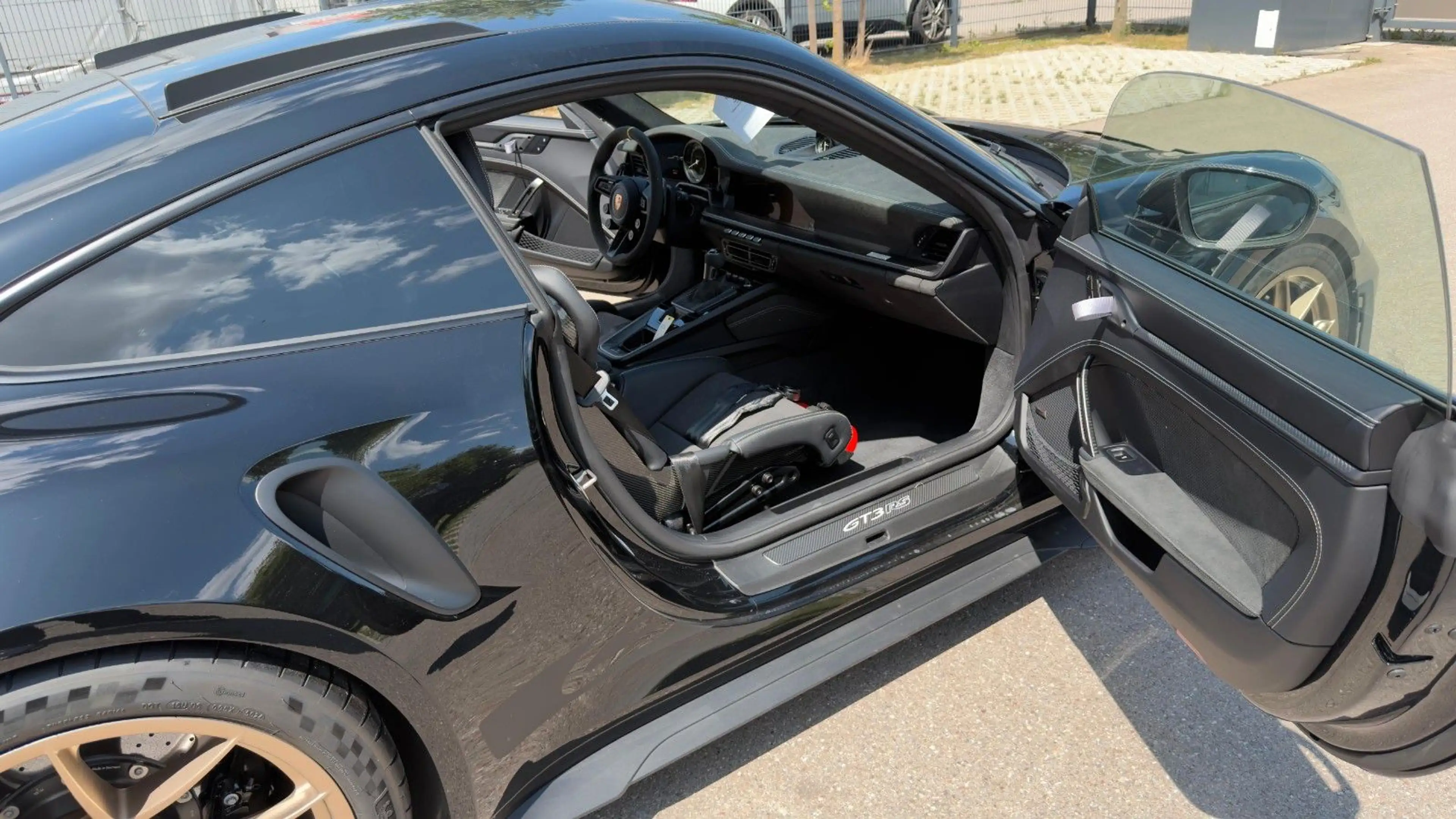 Porsche 992 911 GT3 RS Weissach Carbon Magnesium Lift PCCB — photo 11