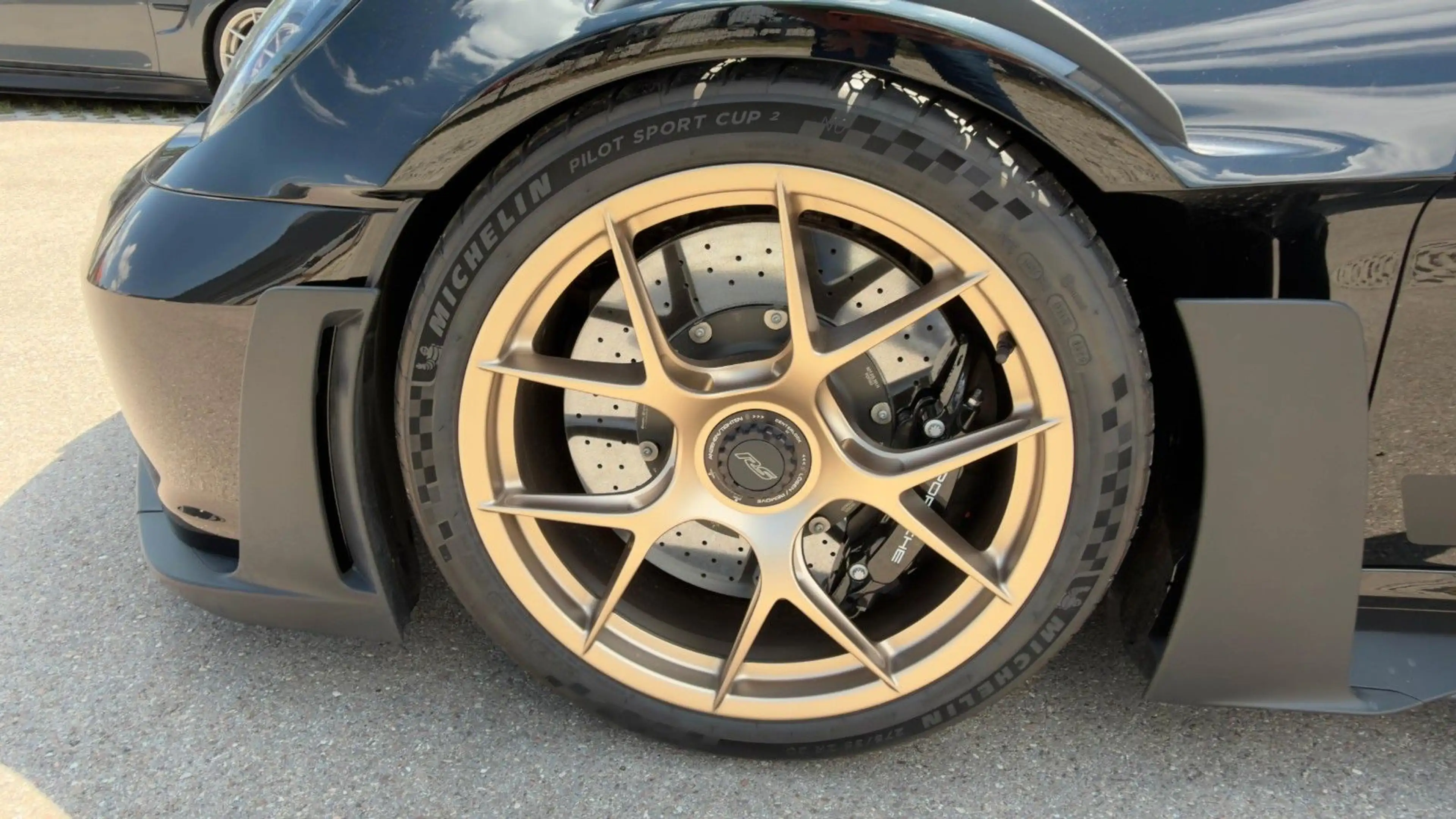 Porsche 992 911 GT3 RS Weissach Carbon Magnesium Lift PCCB — photo 5