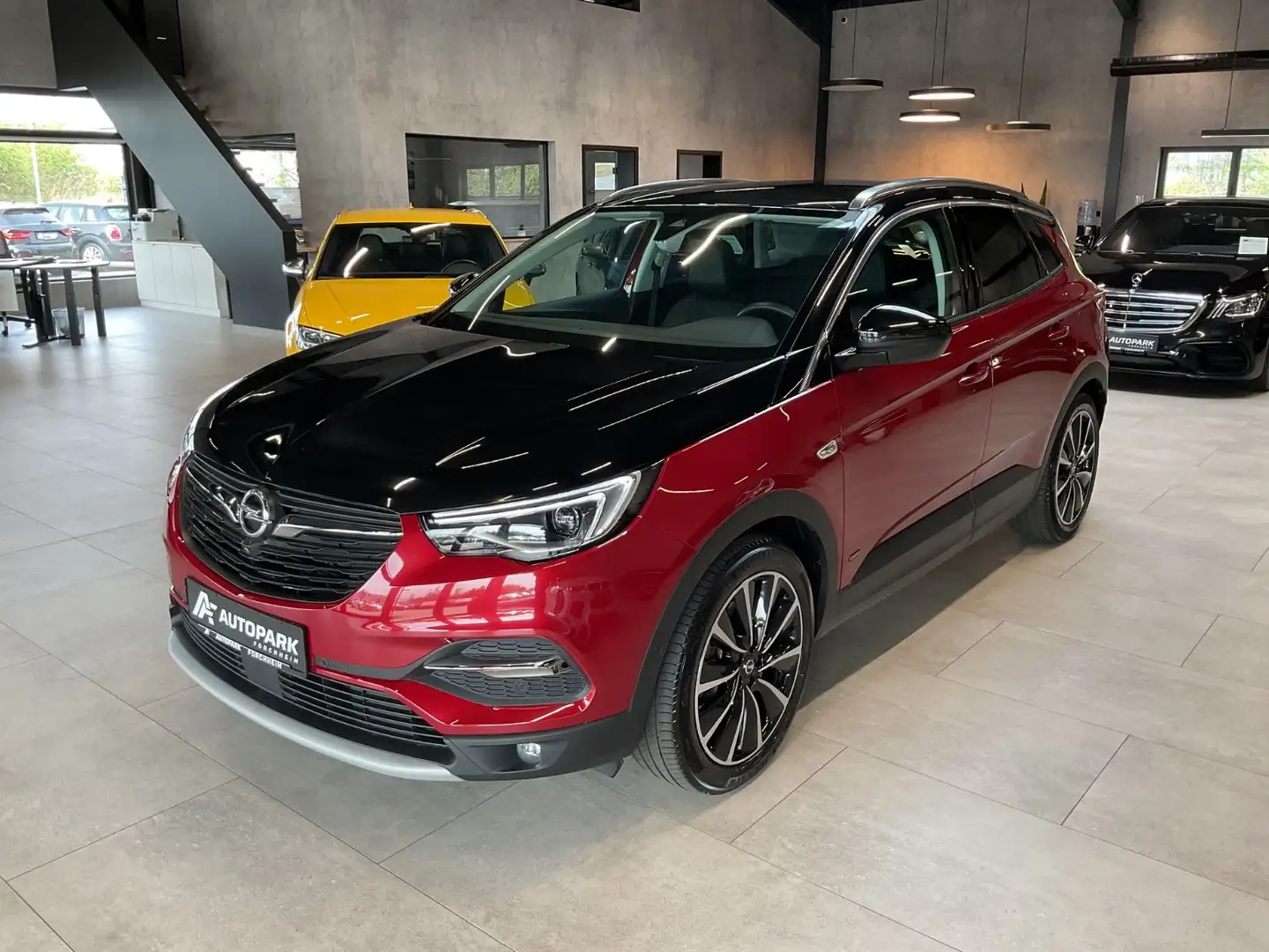 Opel Grandland X 1.6 Hybrid AHK LED Leder Navi 360° Rot - 1