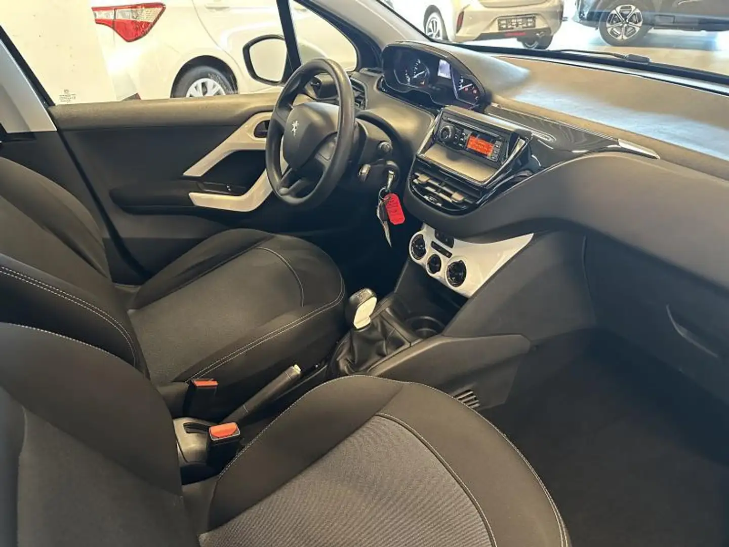 Peugeot 208 1.2 BENZINE 68 PK Schwarz - 2