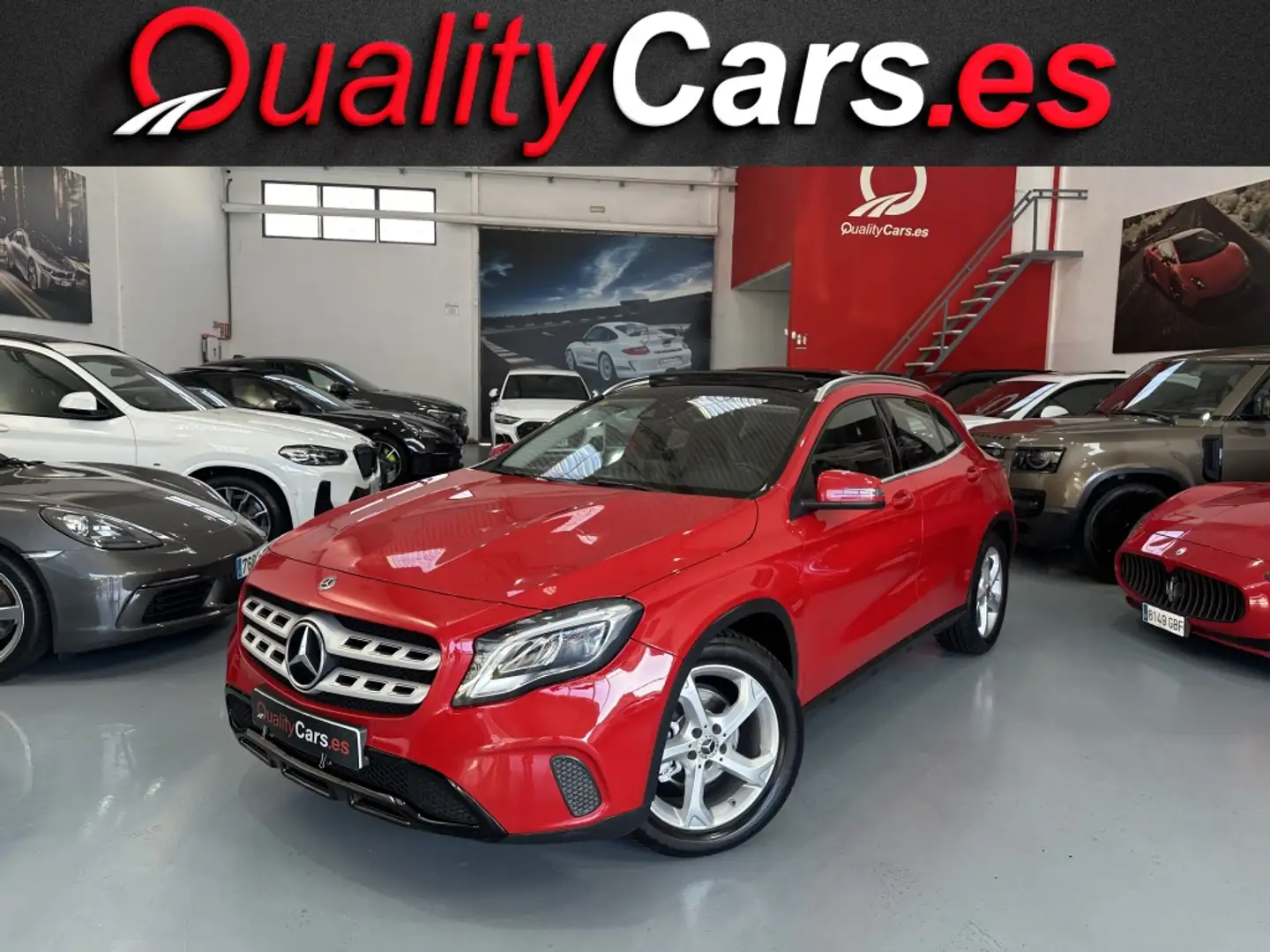 Mercedes-Benz GLA 180 7G-DCT Rojo - 1