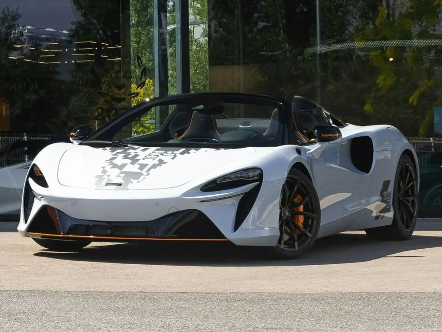 McLaren Artura Artura Spider / 1000GP / 1 of 3 / MSO Cirrus Grey Grau - 1