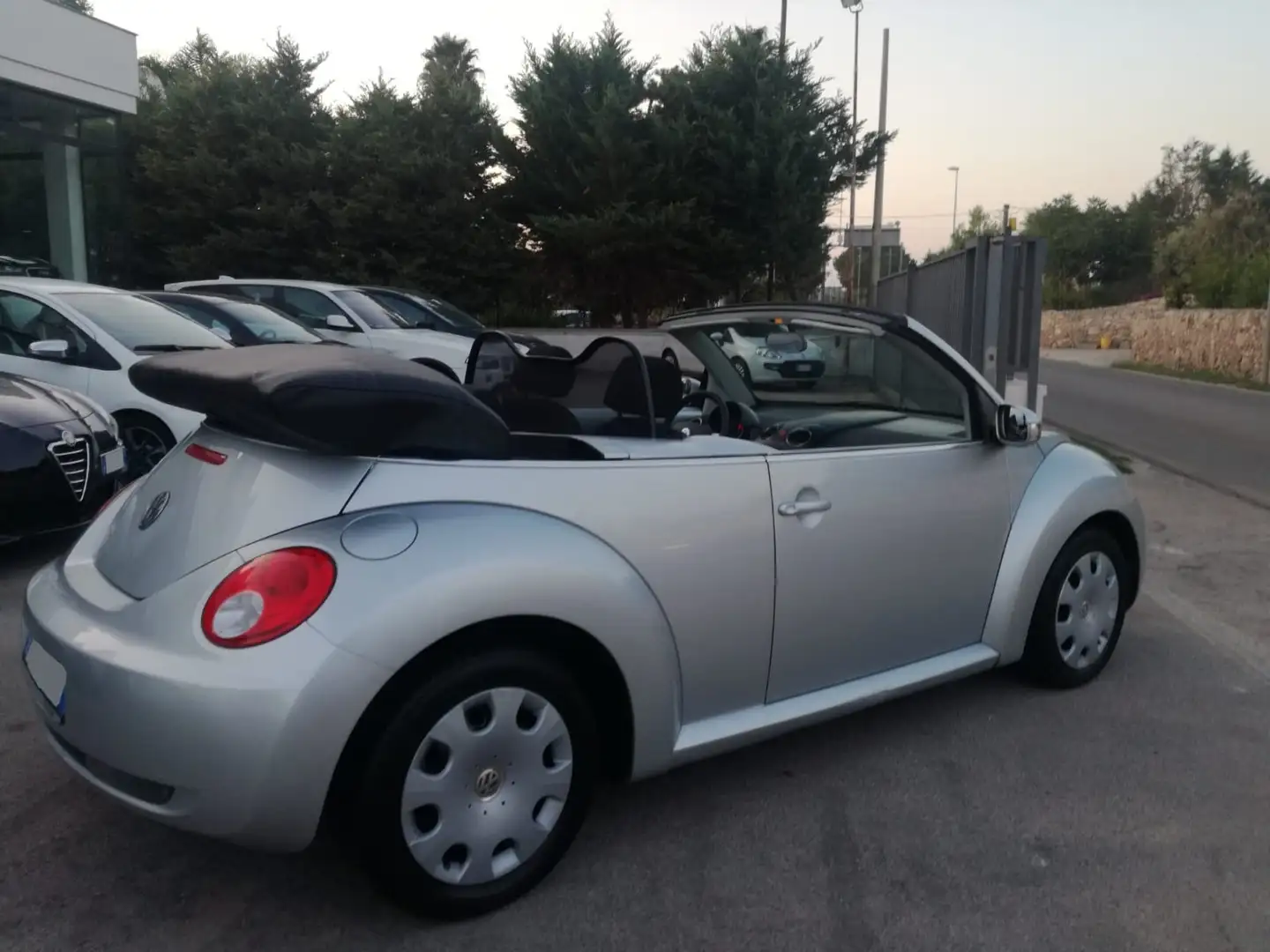 Volkswagen New Beetle 1.4 Cabrio Cappotta Elettrica Argento - 2