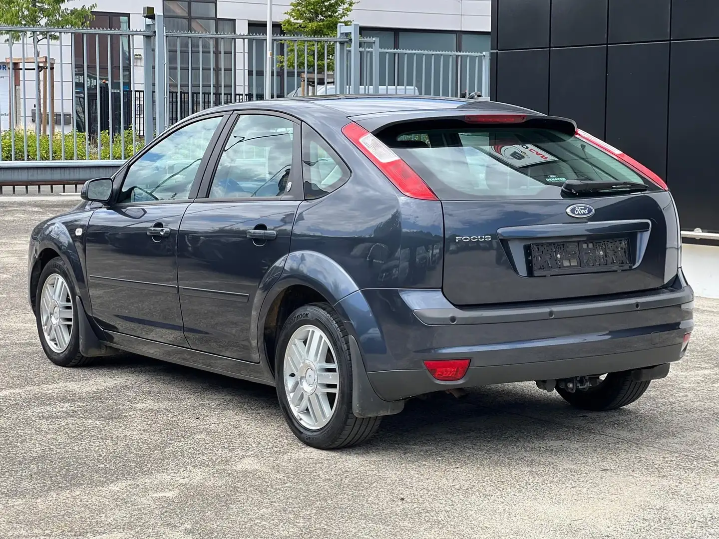 Ford Focus ESSENCE - AUTOMATIQUE - CONTRÔLE TECHNIQUE OK Grijs - 2