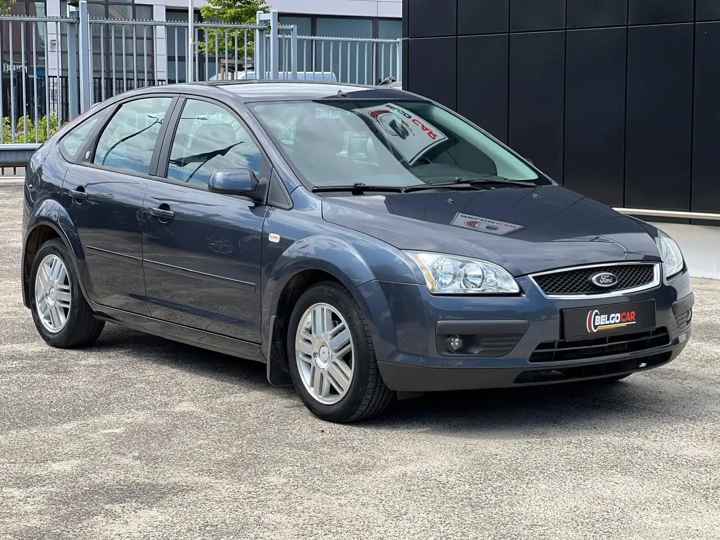 Ford Focus ESSENCE - AUTOMATIQUE - CONTRÔLE TECHNIQUE OK Grijs - 1
