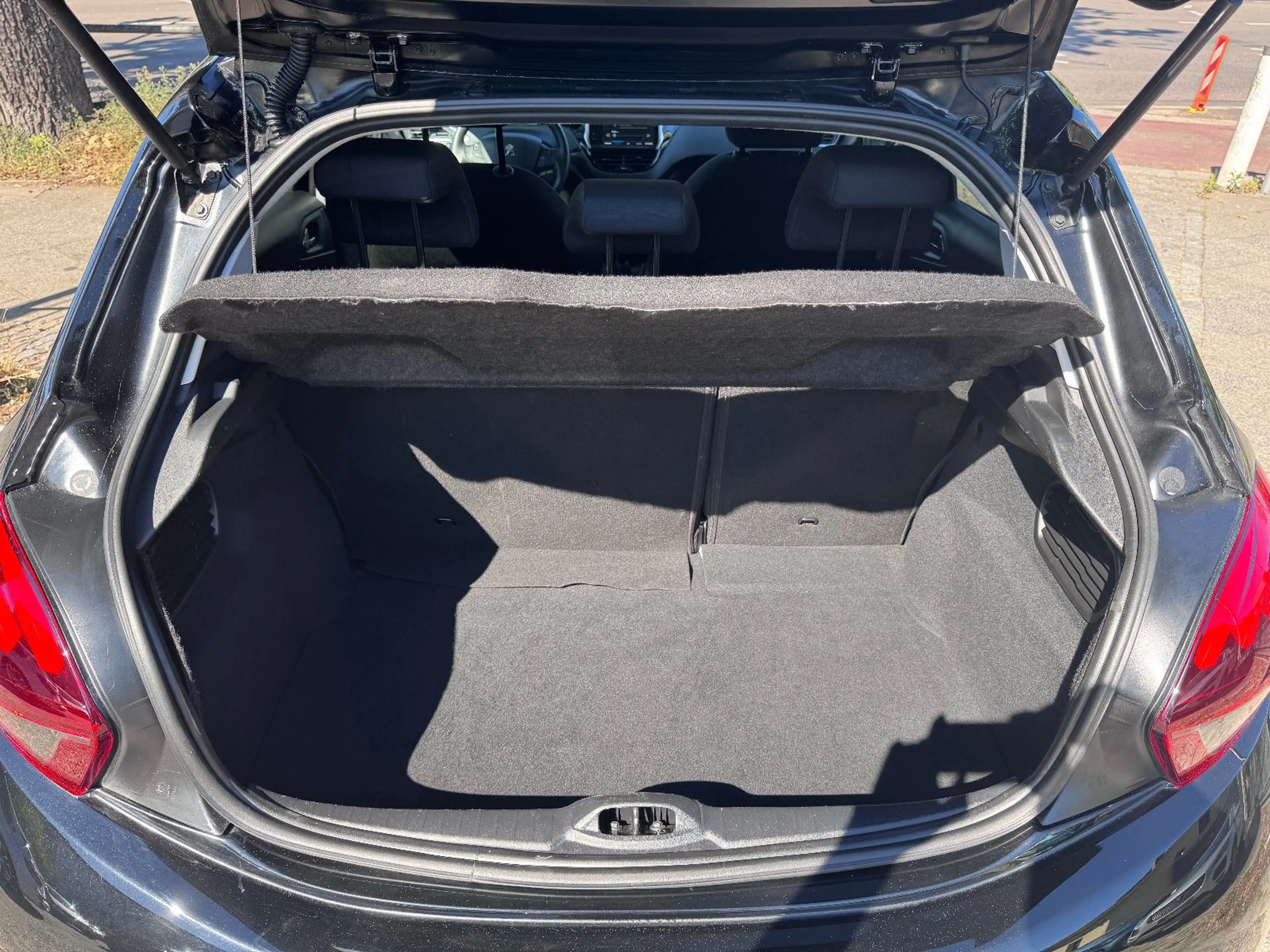 Peugeot 208 Signature*PDC*SHZG*TÜV NEU* — photo 7