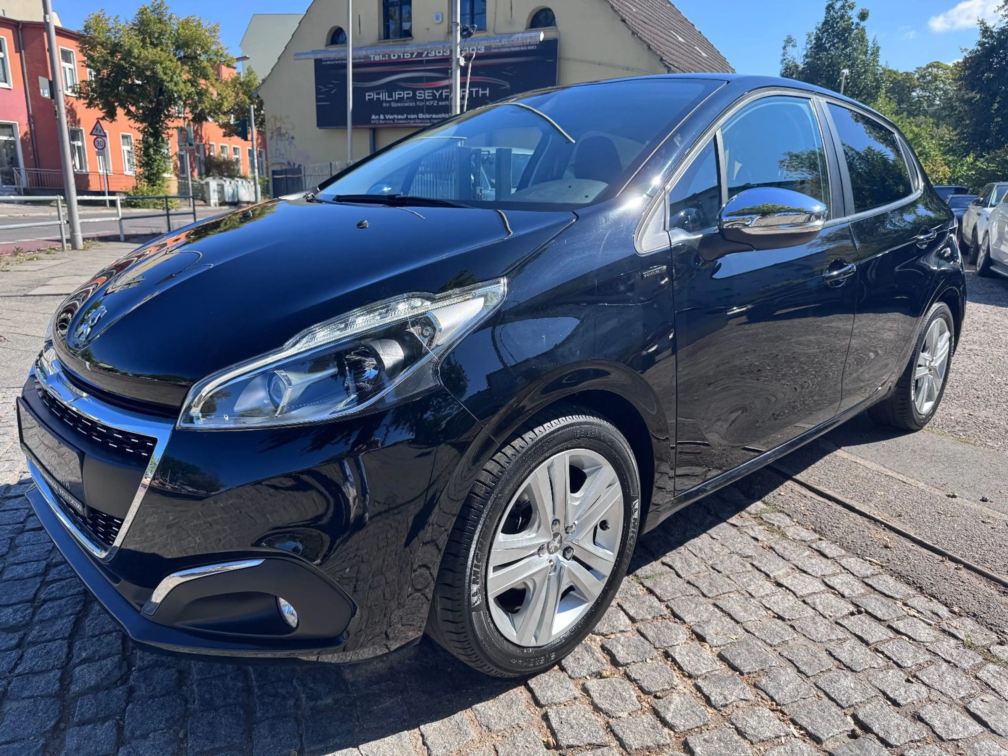 Peugeot 208 Signature*PDC*SHZG*TÜV NEU*