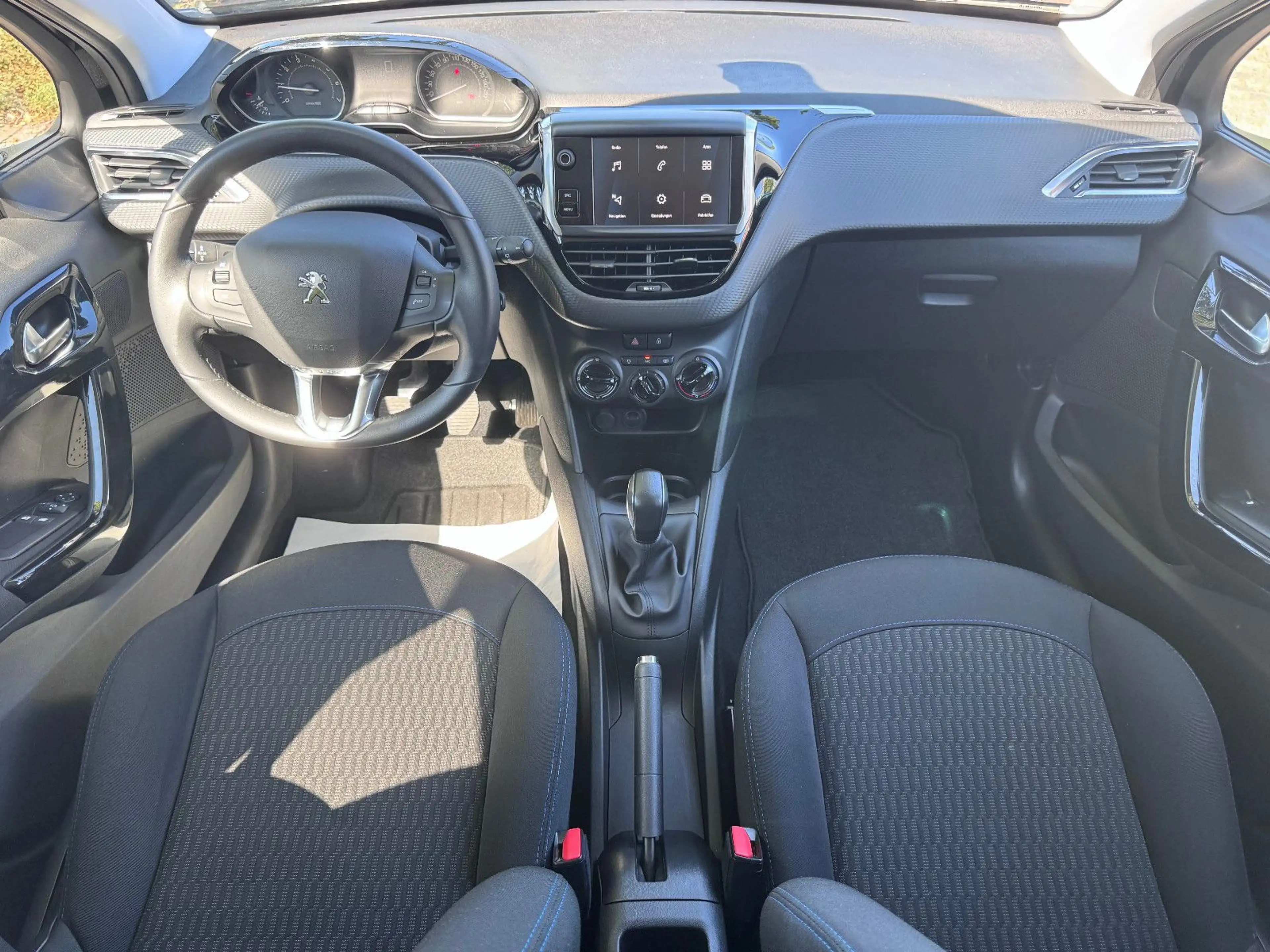 Peugeot 208 Signature*PDC*SHZG*TÜV NEU* — photo 2