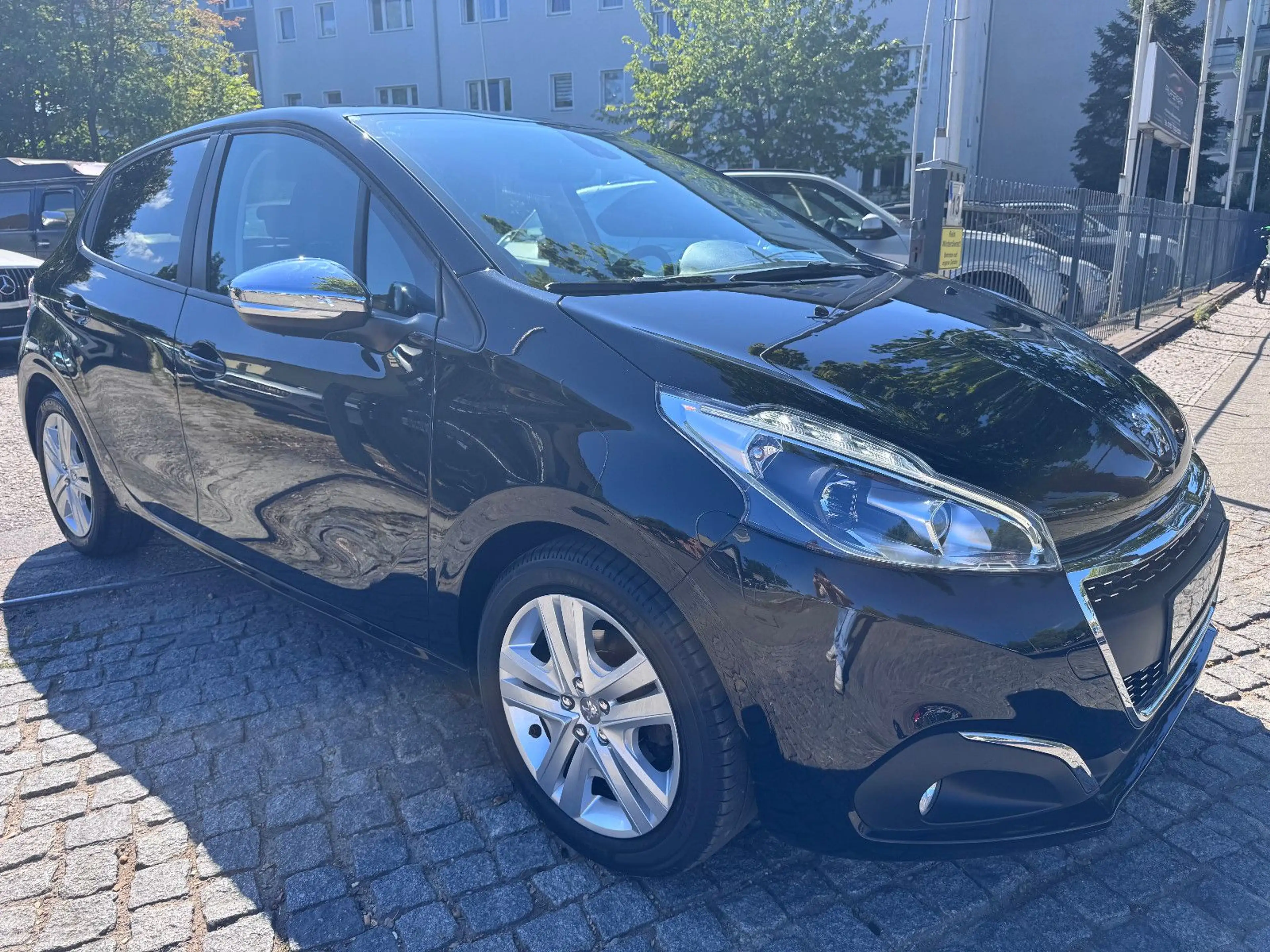 Peugeot 208 Signature*PDC*SHZG*TÜV NEU* — photo 5