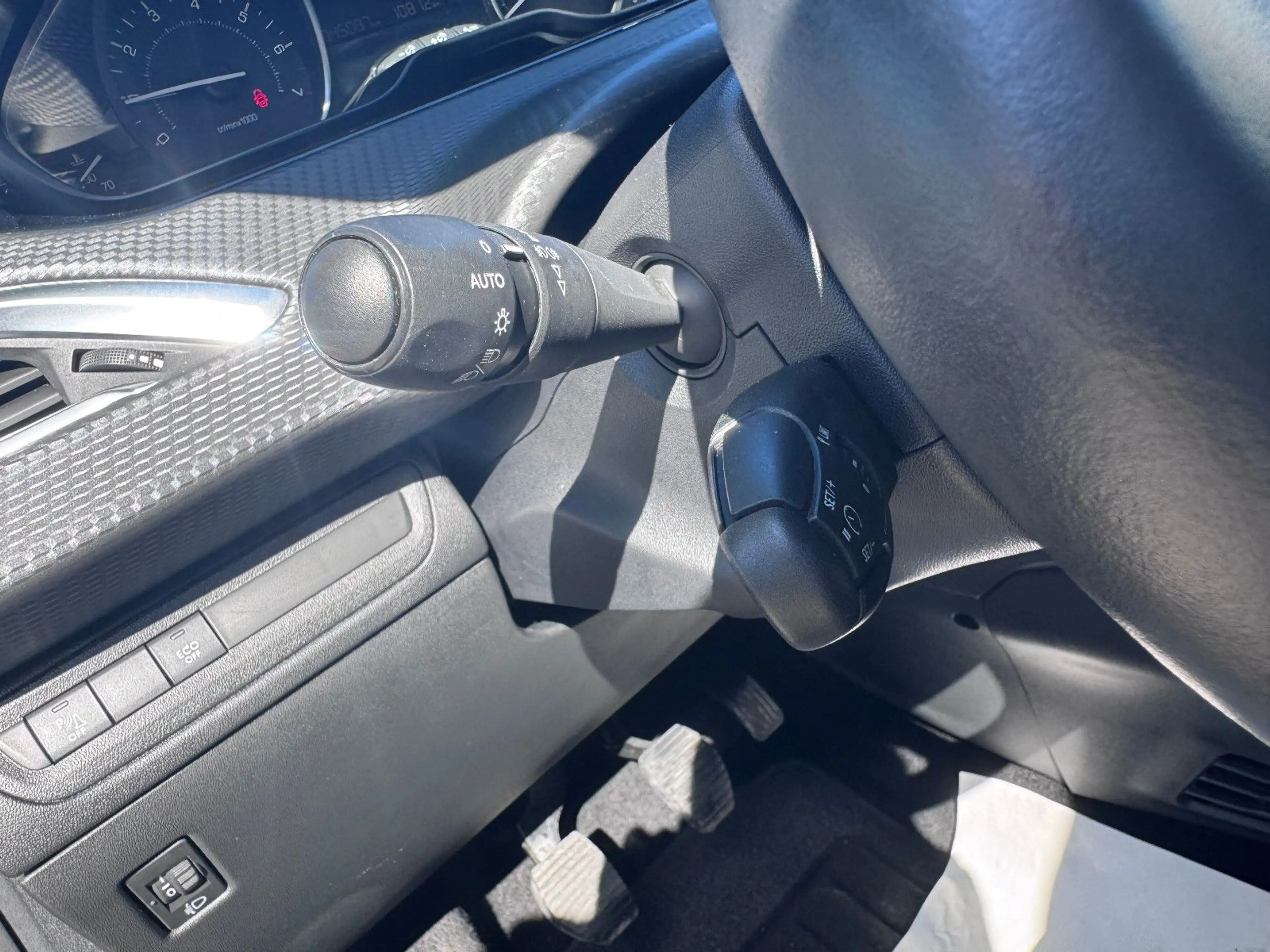 Peugeot 208 Signature*PDC*SHZG*TÜV NEU* — photo 14