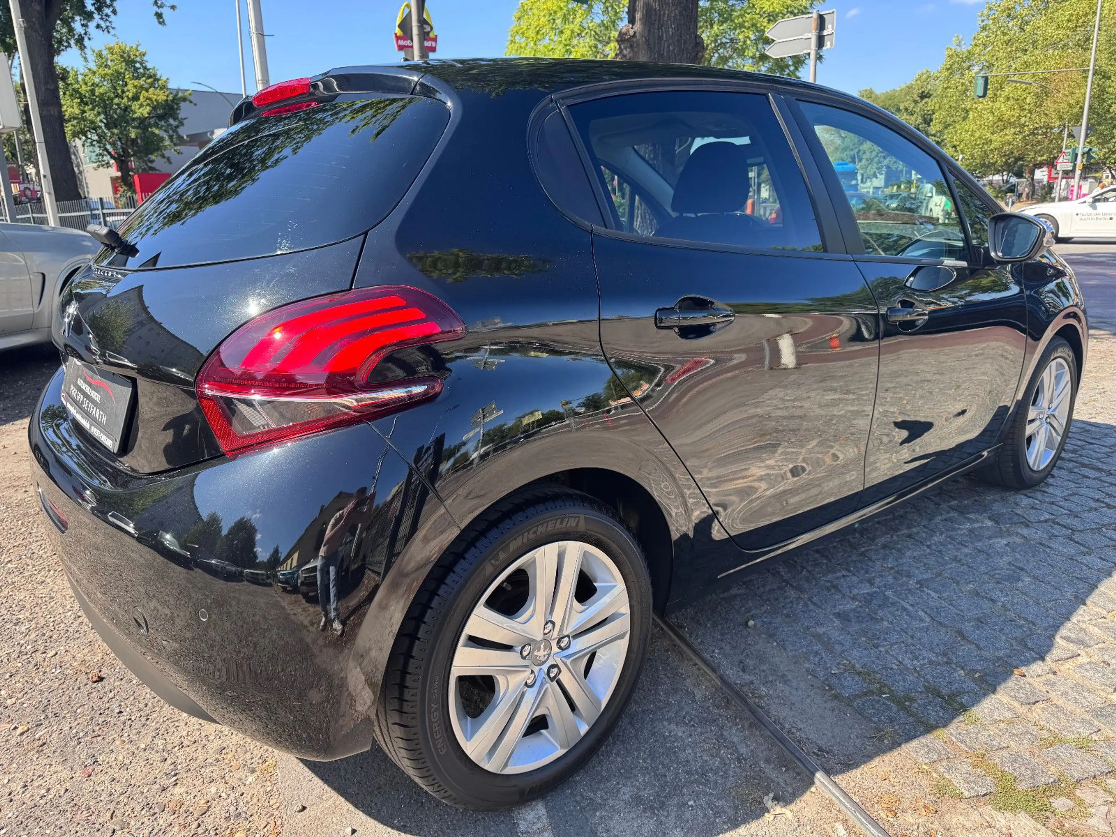 Peugeot 208 Signature*PDC*SHZG*TÜV NEU* — photo 3