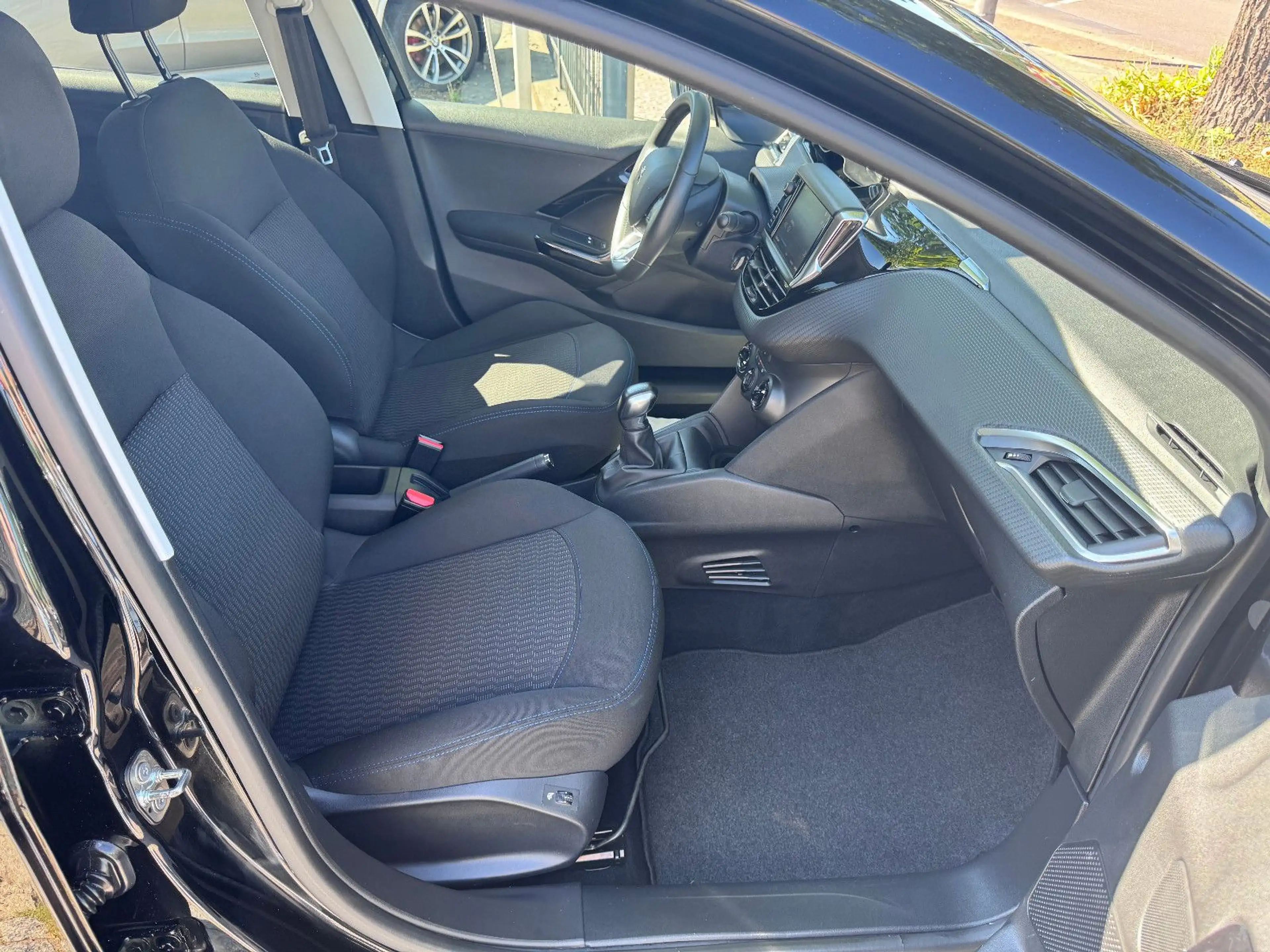 Peugeot 208 Signature*PDC*SHZG*TÜV NEU* — photo 9