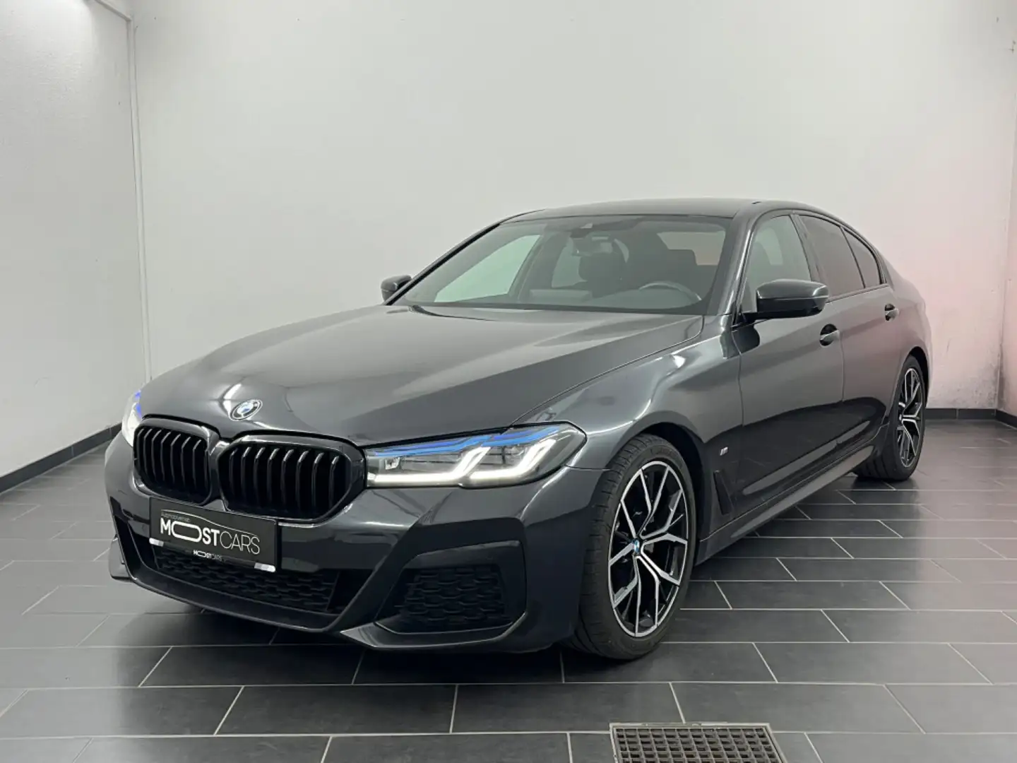 BMW 520 xd Limo Aut. ***M-Sport | LASER | HarmanKardon*** Zilver - 1