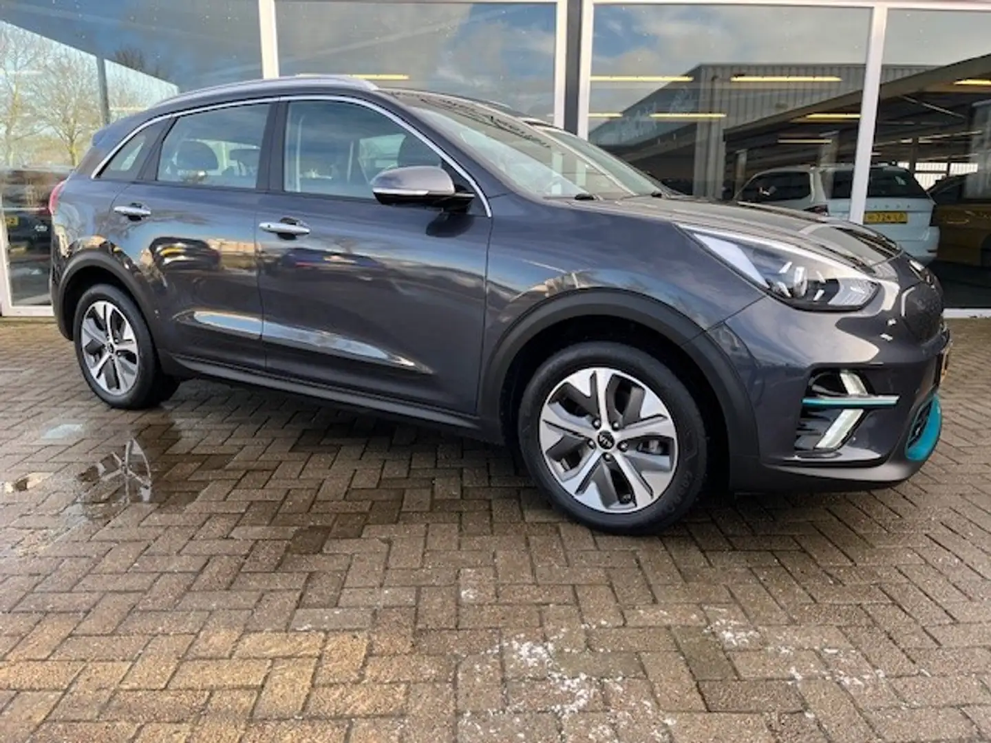 Kia e-Niro DynamicLine 64 kWh 50% deal 9.000,- ACTIE Stoelver Gris - 1