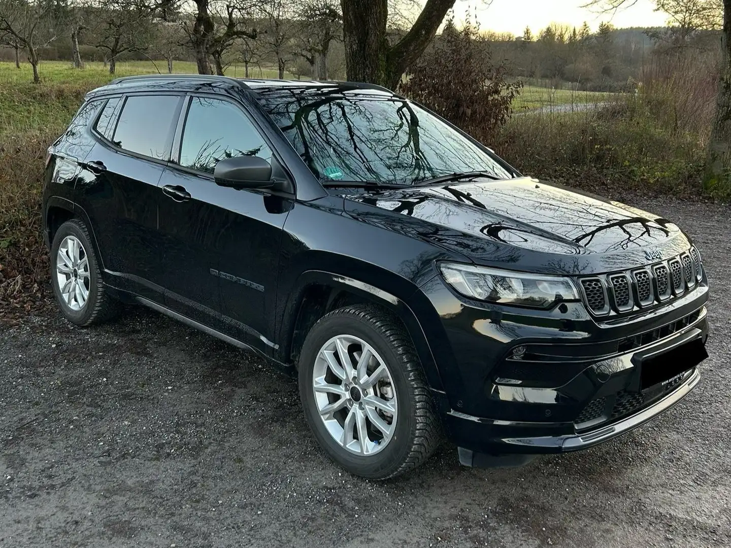 Jeep Compass Compass 1.3 T4 4xe PLUG-IN HYBRID Automatik 80th A Schwarz - 2