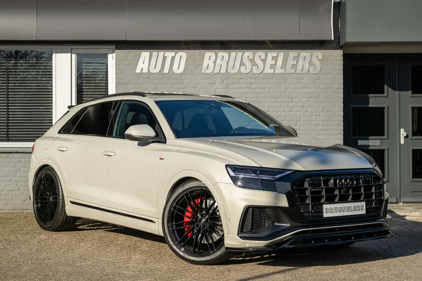 Audi Q8 55 TFSI e quattro Pro S-Line Sport SQ8 style 39000 Beige - 2