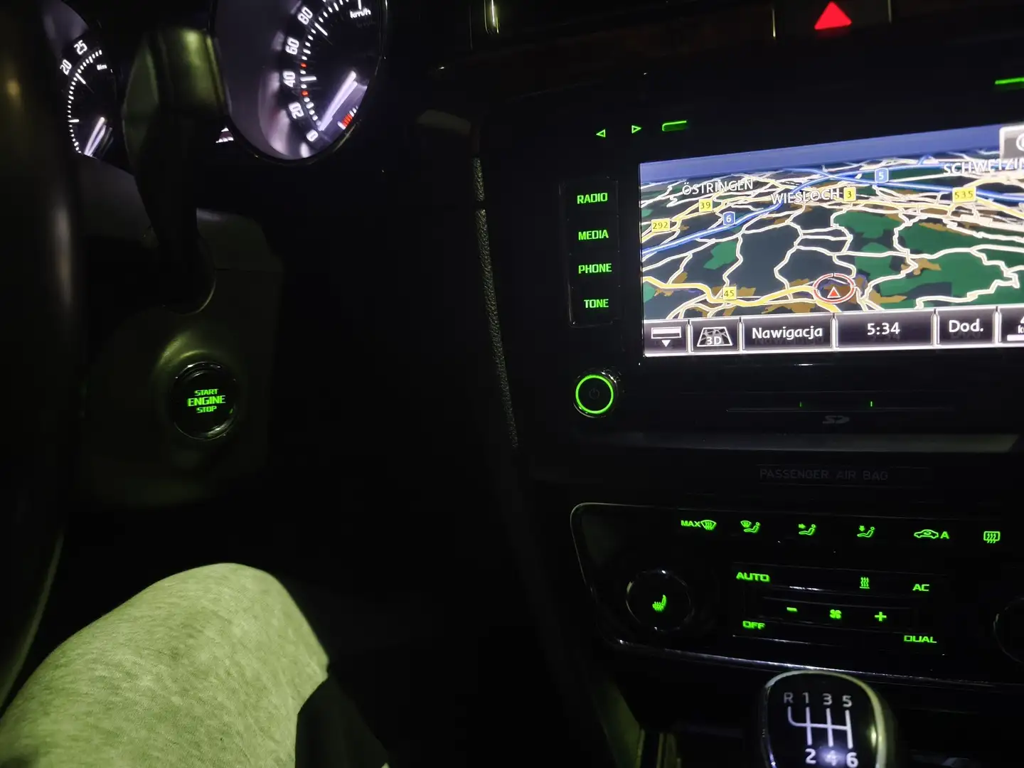 Skoda Superb Combi 2.0 TDI Elegance - 2