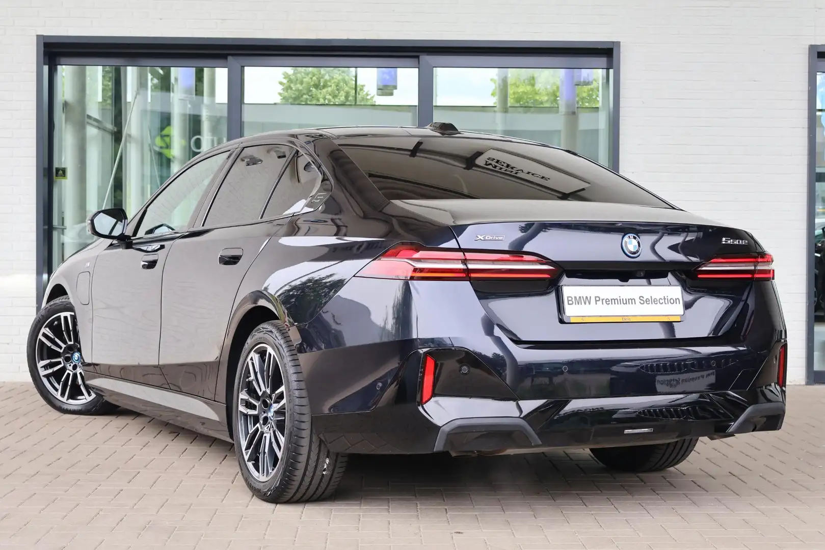 BMW 550 5 Serie Sedan 550e xDrive | M Sportpakket | Innova Noir - 2