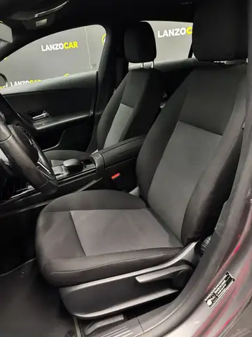 Mercedes-Benz Cla view 13