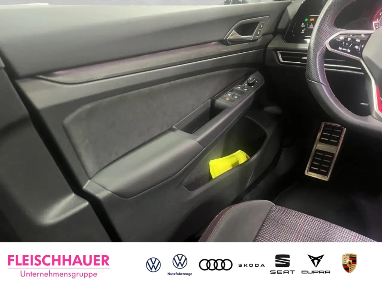 Volkswagen Golf GTI VIII 2.0 TSI Bklack Style Navi-Premium H/K 14