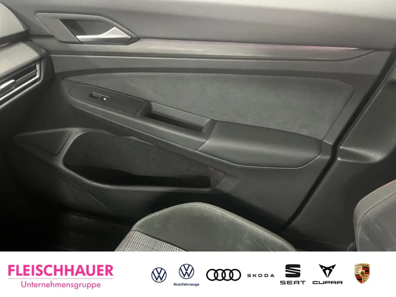 Volkswagen Golf GTI VIII 2.0 TSI Bklack Style Navi-Premium H/K 13