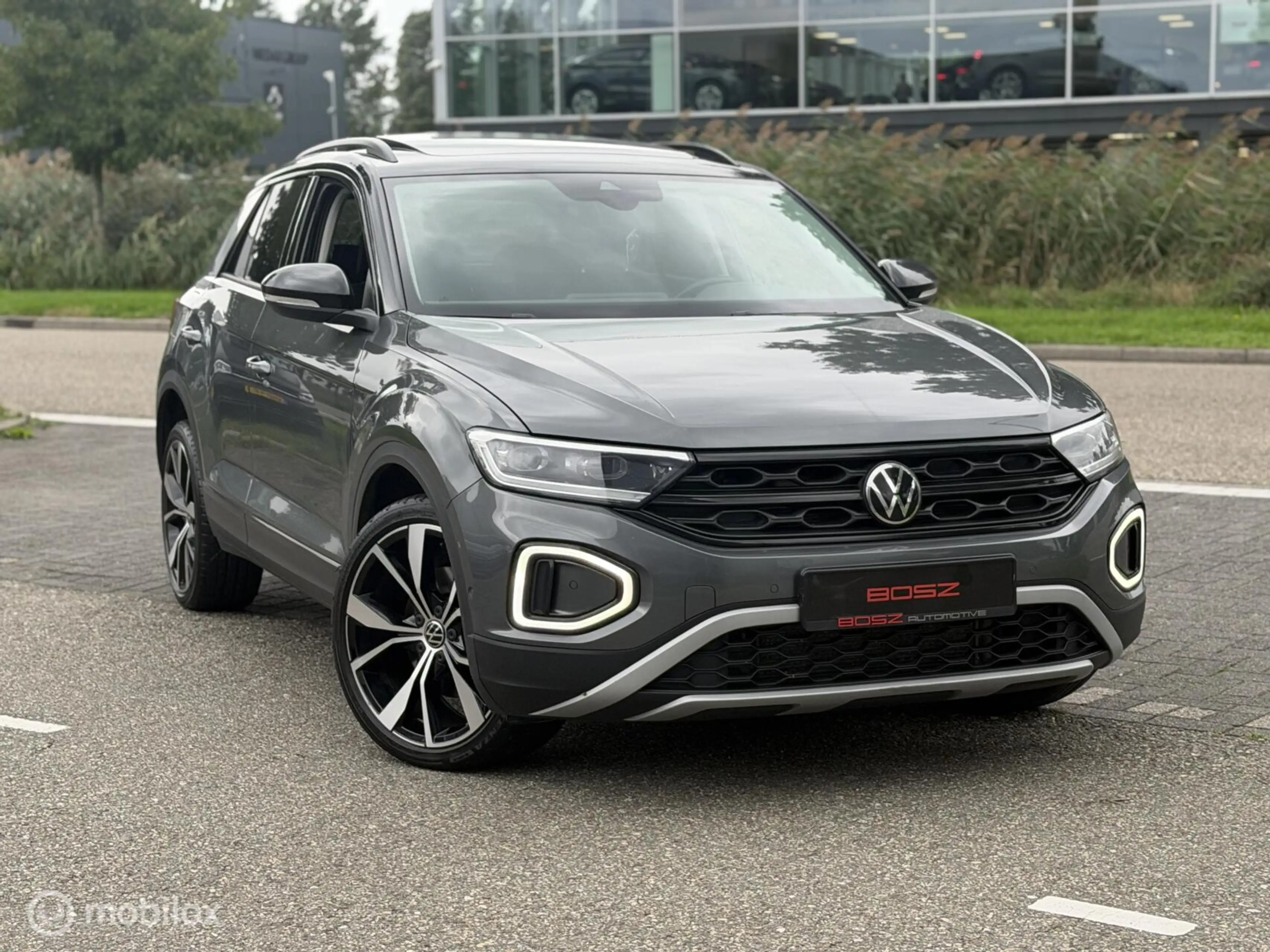 Volkswagen T-Roc 1.5 TSI DSG PANO IQ LANE KEYLESS TREKHAAK — photo 2